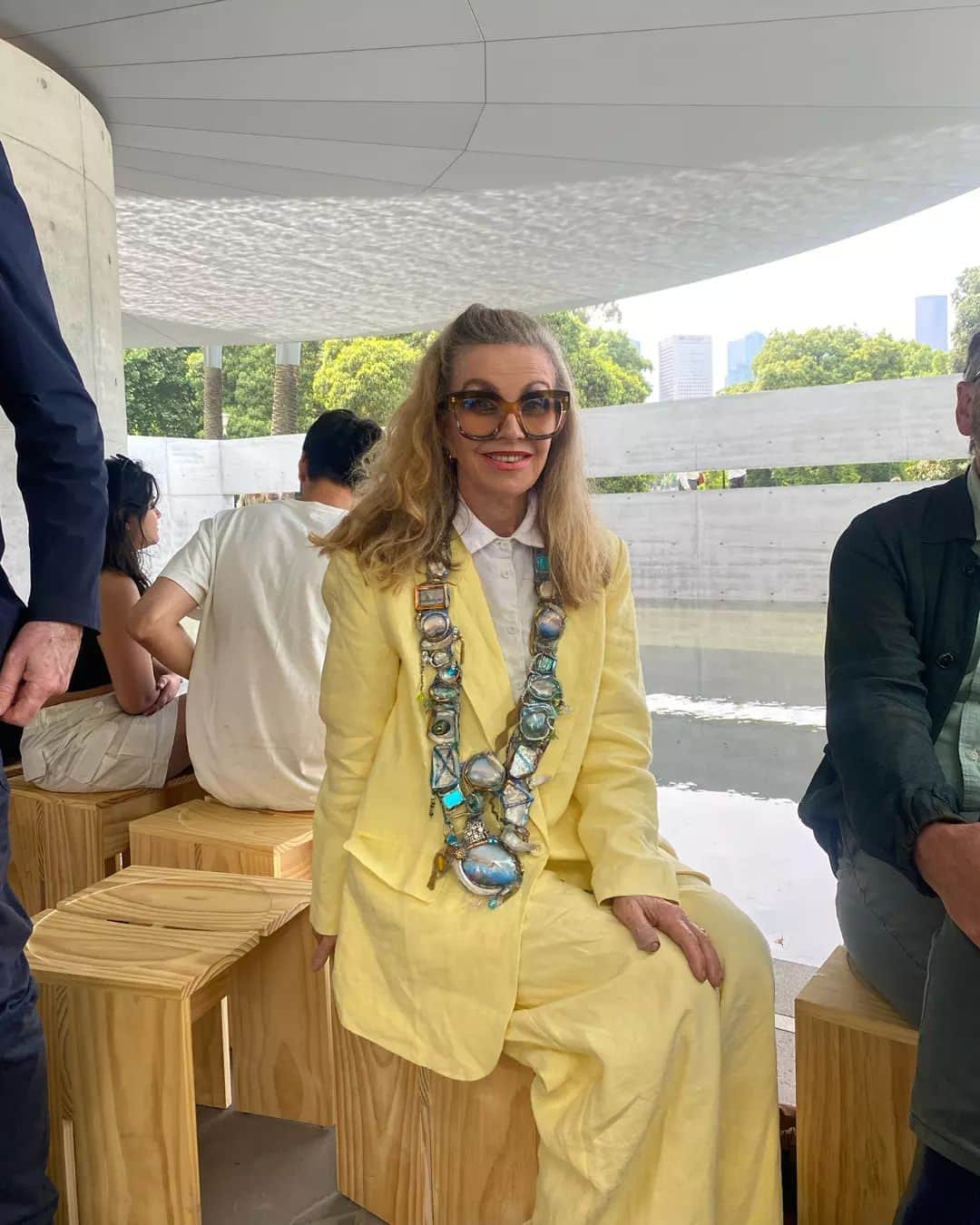 アルファ60のインスタグラム：「The incredible @katedurhamjewellery at our MPavilion show last week wearing the Alpha60 Tamara Blazer and Amira Pant 💛 paired with one of her own brilliantly extravagant jewellery pieces. We're obsessed!」