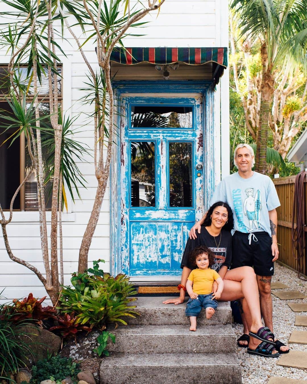 frankie magazineのインスタグラム：「step into the home of fashion designer osha shealey, which she shares with her family (and a giant wild python). located in byron bay, this tree-house abode is filled with colourful trinkets and antique furniture, and surrounded by lush palms and plenty of local wildlife. ⁠ ⁠ "it's my sanctuary – a space to create a little extension of yourself to live and love in," says osha.⁠ ⁠ you can spy more of this beautiful beachside home in the pages of issue 116, available in stores until monday. head to your local stockist or newsagent to pick up your copy.⁠ ⁠ snaps by @natmccomas」