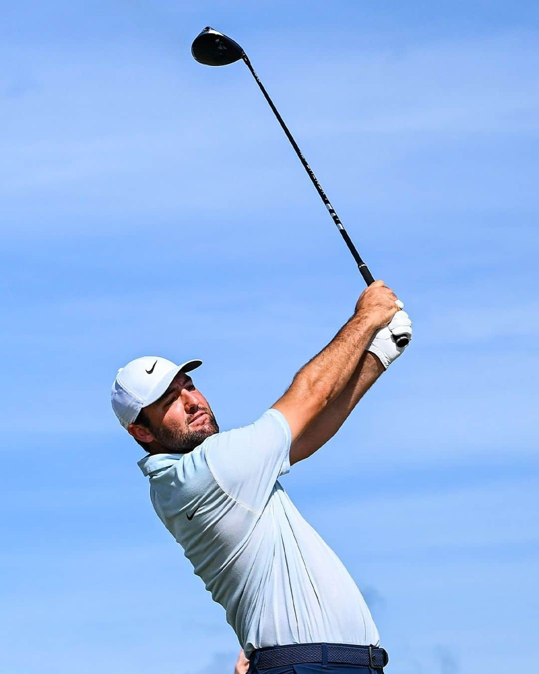 テーラーメイド ゴルフさんのインスタグラム写真 - (テーラーメイド ゴルフInstagram)「Averaging 334 yards off the tee. 😳 @scottie.scheffler opens with a 69 (-3) in the Bahamas. #TeamTaylorMade」12月1日 6時29分 - taylormadegolf