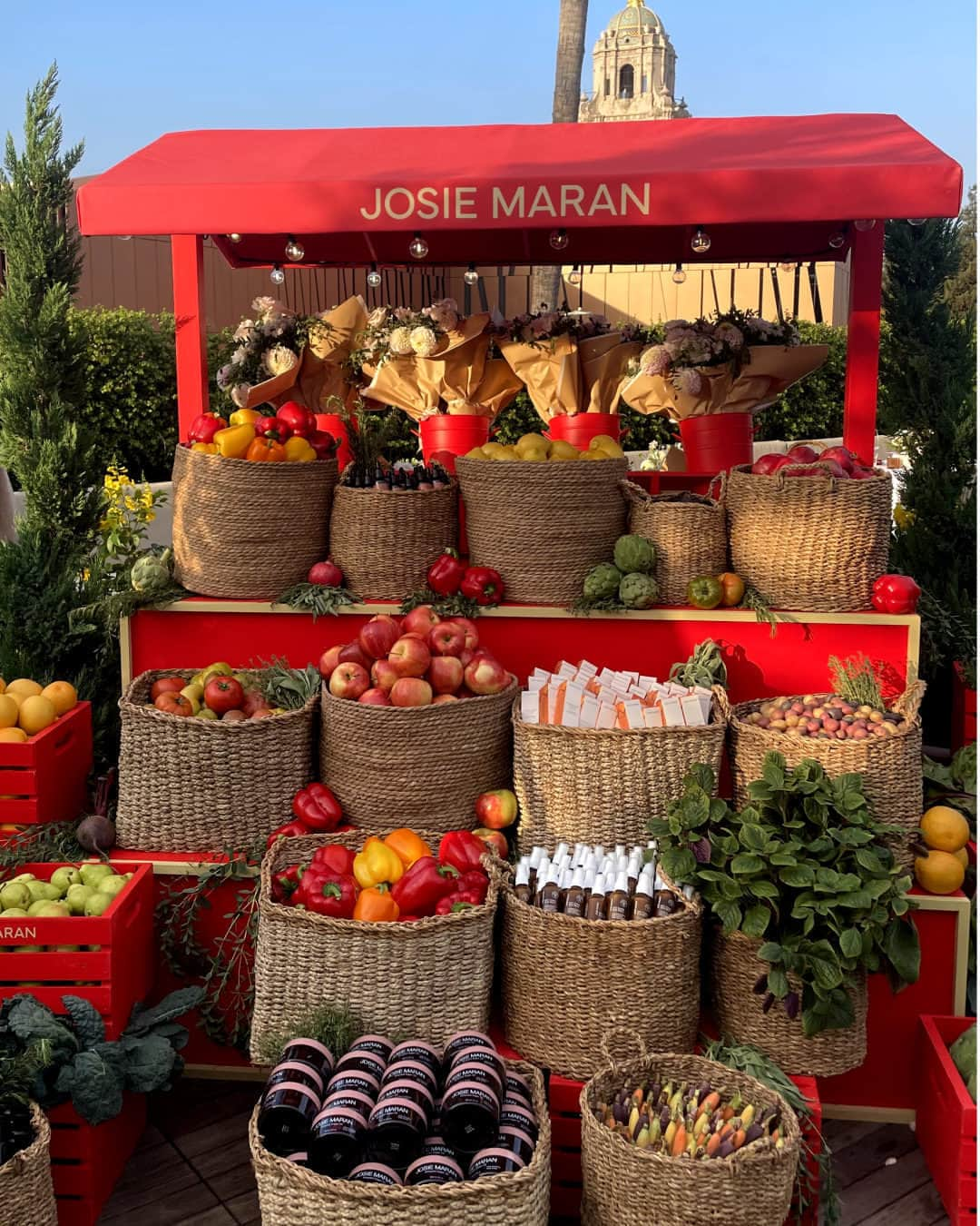 ジョジー・マランのインスタグラム：「Don’t mind us, we’re just over here reminiscing about our adorable recent Argan Oil farmers market pop up. ❤️😍」