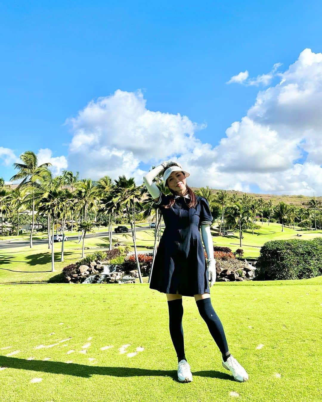 ImotoEtsuyo さんのインスタグラム写真 - (ImotoEtsuyo Instagram)「#おはようございます  #hawaii  #ゴルフ旅行  1日目は @koolinagolf へ。 ・ コオリナは 以前から行ってみたかったゴルフ場。 ・ 7時20分スタート 車で40分かけて行ったので まだ薄暗く #ダイヤモンドヘッド 方面に 見える朝焼けが美しかった。 ・ @koolinagolf は 景色もよくとっても 綺麗なコースでした。 ・ #🐞 #てんとう虫 が カワイイ。 ・ また行きたいゴルフ場です。 #hawaii  #hawaiian  #hawaiilife  #golf  #koolinagolfclub  #コオリナゴルフクラブ  #ゴルフ #ハワイ旅行  #ハワイゴルフ  #ハワイ好きな人と繋がりたい  ・ #ゴルフウェア は 昨日ご紹介した @romile_official  #pr ・ ・」12月1日 6時35分 - bisuhada