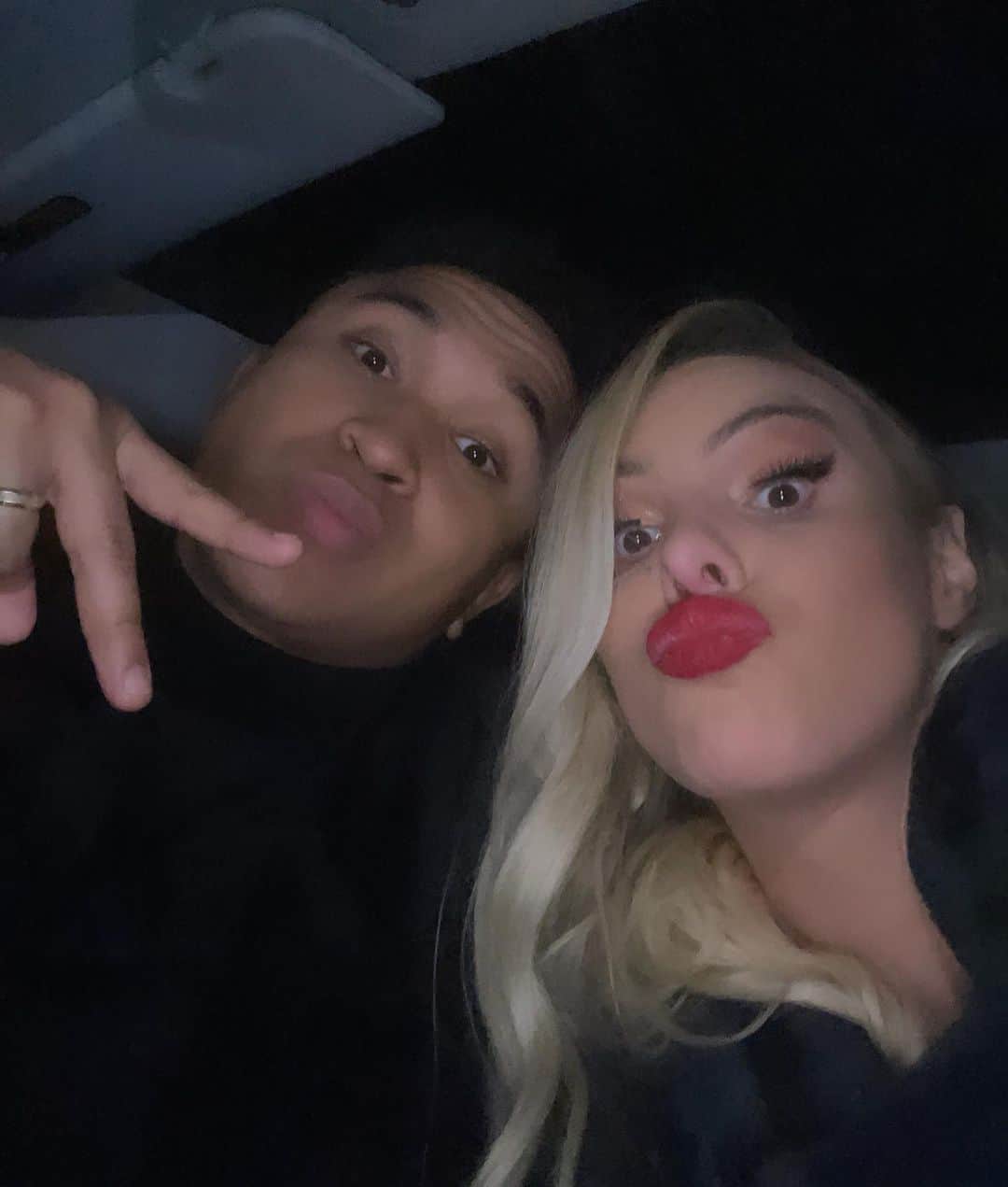 Leleponsさんのインスタグラム写真 - (LeleponsInstagram)「Paris’s Winter Wonderland ❄️」12月1日 6時36分 - lelepons