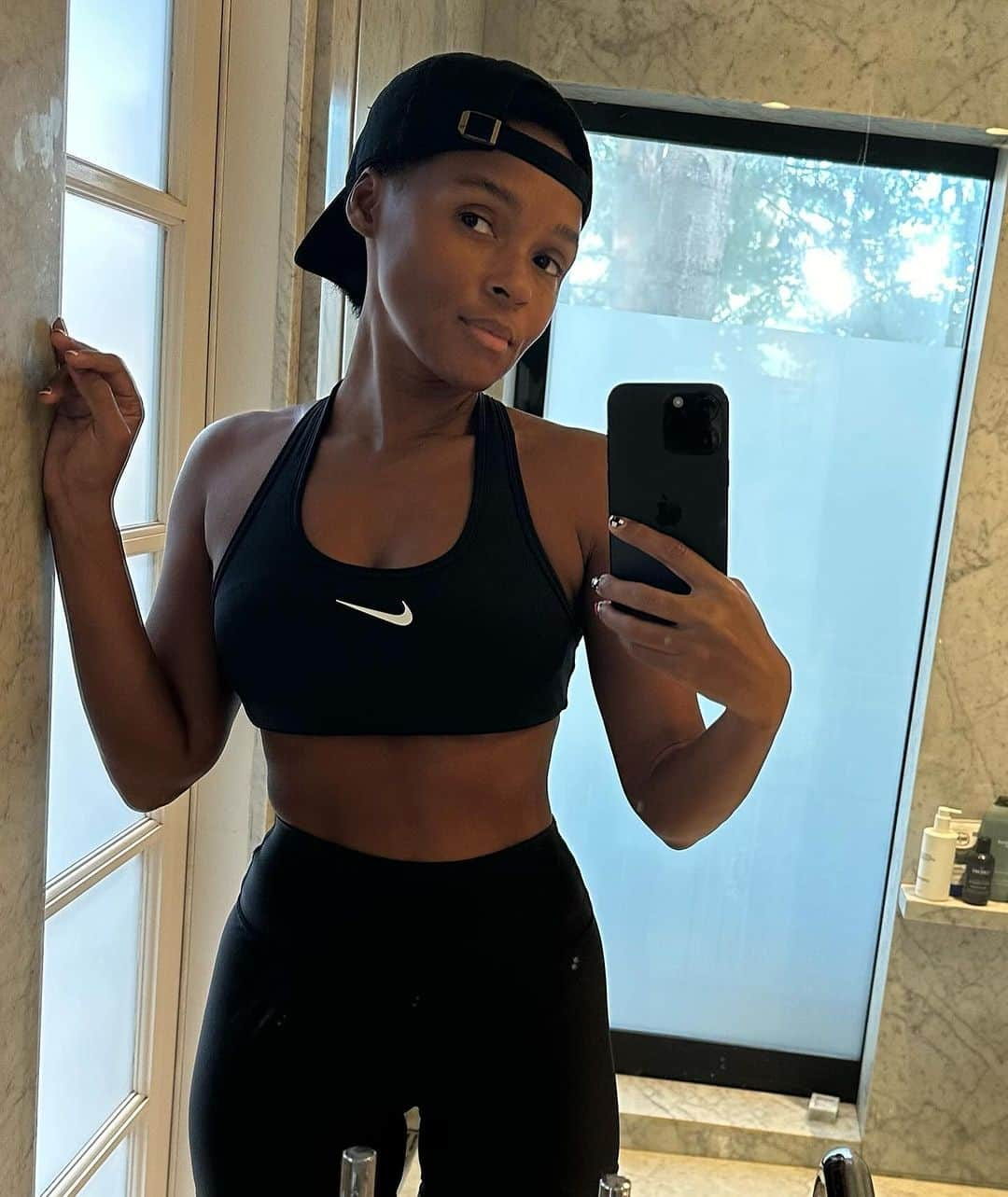 ジャネル・モネイさんのインスタグラム写真 - (ジャネル・モネイInstagram)「Sweaty Jane. 🐅」12月1日 6時39分 - janellemonae