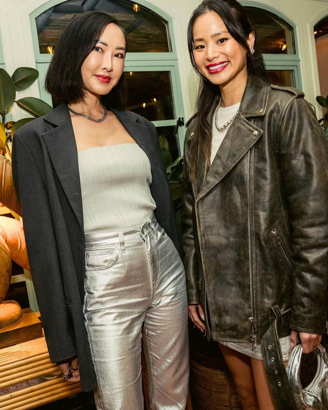 ジェイミー・チャンさんのインスタグラム写真 - (ジェイミー・チャンInstagram)「Thanks for getting us together! It was so nice catching up with old friends 🖤 Cheers @aimeesong and congrats on your collab @madewell」12月1日 7時01分 - jamiejchung