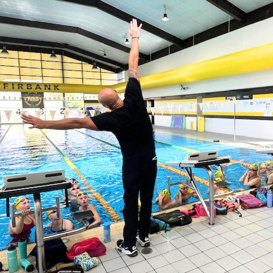 マイケル・クリムのインスタグラム：「Excited to head back to @myfirbankgrammarschool for our @klimswim Sprint clinic this Sunday. Spots still available so register through my bio or head klimswim.com for all info. @firbank_aquastars_swimming @hawkebr @swimpine @dmcfins @engine_swim」