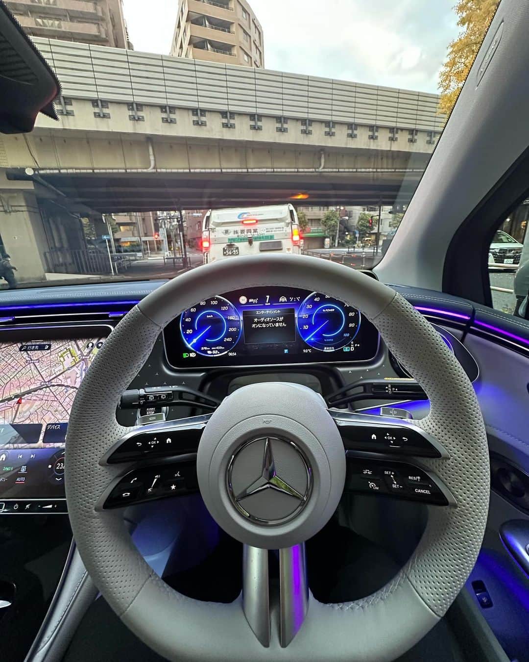 熊谷隆志のインスタグラム：「@mercedesbenz  #eqe350   サイズ感も、走りも最高😀」