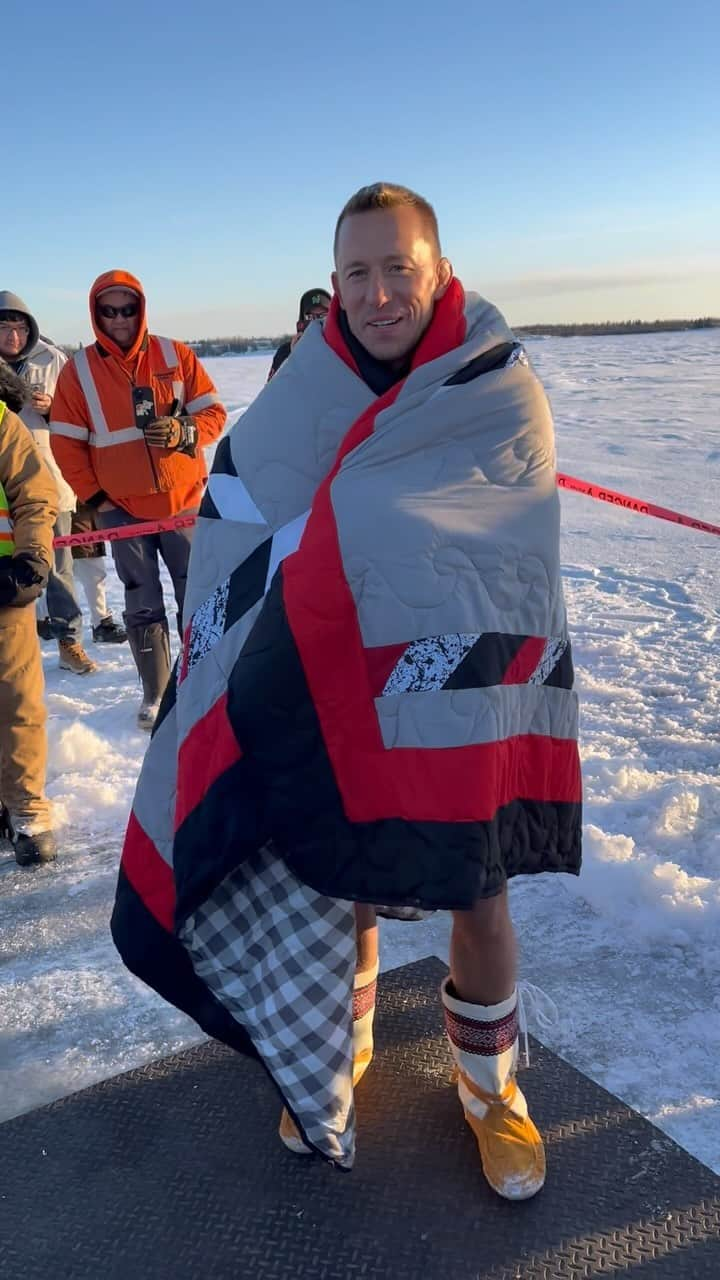 ジョルジュ・サンピエールのインスタグラム：「Thank you to the Cree Nation for seting up a Polar plunge for me.  Ekosani! ❤️」