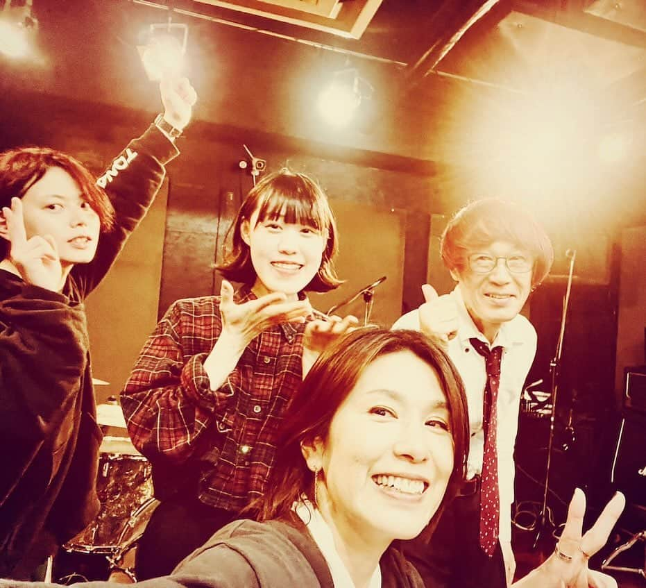 西川進さんのインスタグラム写真 - (西川進Instagram)「おはようございます！！  『感情直結型ギタリスト』西川進です！！  昨日は、、、  久松史奈さんライブリハーサルでした！！  めちゃくちゃ良い感じです！！  明後日の本番と大阪公演が楽しみ！！  久松史奈さん「 Fumina Hisamatsu White Rock City Tour 2023」に参加させていただきます！！  12月2日(土) BlackHole 池袋 12月9日(土) 大阪・HILLSパン工場  詳細はこちら！ https://www.fuminahisamatsu.com/live/  #久松史奈 #西川進 #打越ななみ #スマッシュルーム  今日がみなさまにとって素敵な一日となりますように、、、。  #ミルベストショット #柴犬　#豆柴  ＿＿＿＿＿＿＿＿＿＿＿＿＿＿＿＿＿＿＿＿＿ ＿＿＿＿＿＿＿＿＿＿＿＿＿＿＿＿＿＿＿＿＿  #ミル #愛犬　#白豆柴 #白い豆柴   #sayuras　#サユラス　#西川進　#ギター #ギタリスト　#guitarist #サウンドプロデュース #スマッシュルーム　#SmashRoom #サポートミュージシャン  #レコーディング　#ソロ　#EmöSensatioN　#エモセンセイション　  #ギター教室 #音楽教室 #レッスン #スクール #エモスク  #演奏」12月1日 7時42分 - susumu_nishikawa_5