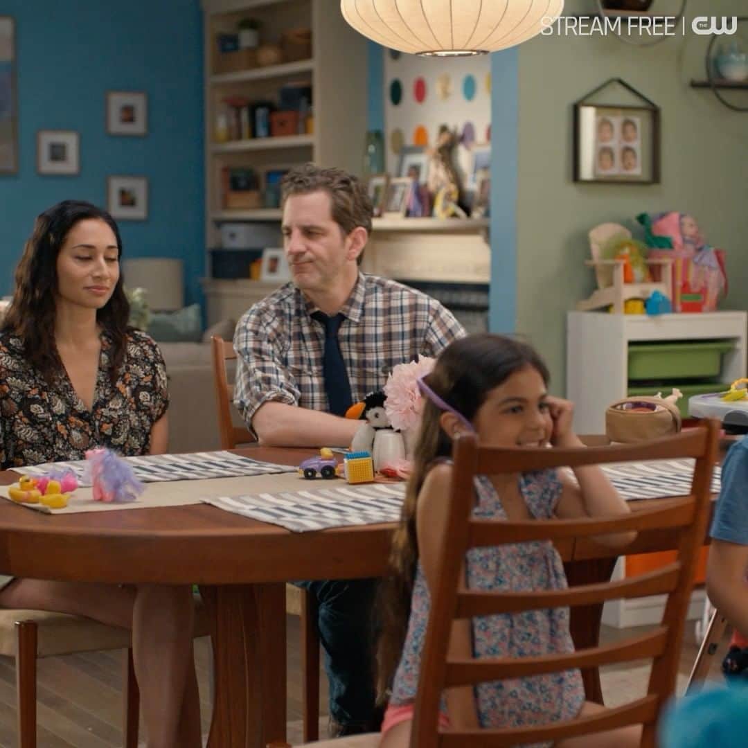 The CWのインスタグラム：「It's time to have the money talk 💰 A new episode of #ChildrenRuinEverything airs TONIGHT at 9/8c. Stream free tomorrow only on The CW!」