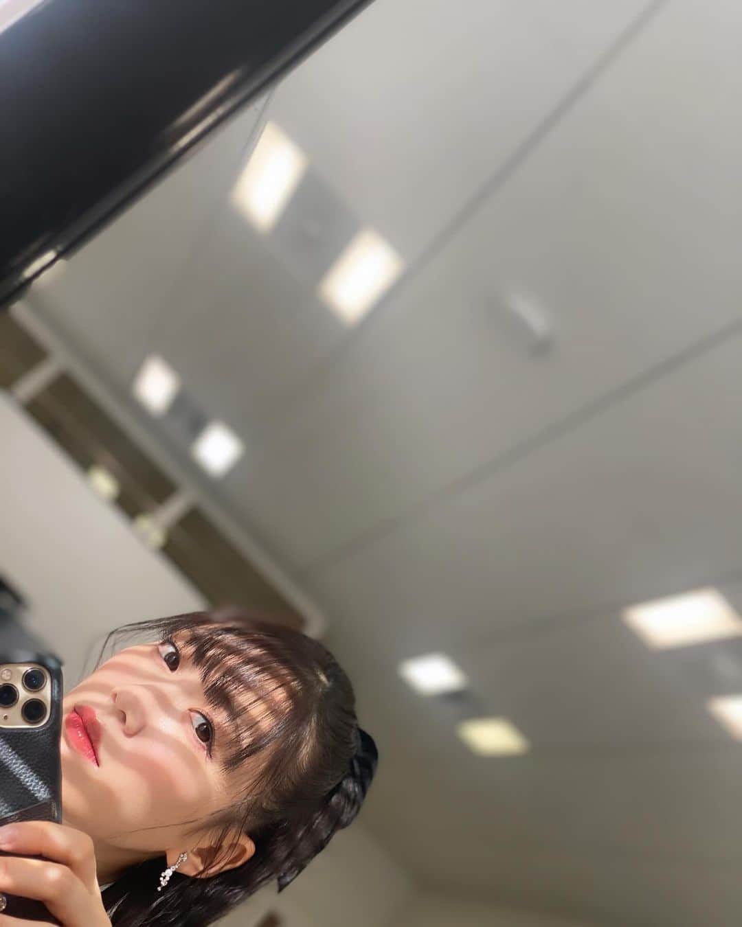 高城れにのインスタグラム：「☀️🪟♡💜🌿  #December」