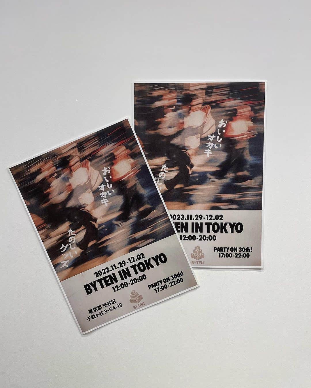のインスタグラム：「⚡McGuffin Street News⚡   大阪生まれの、おかきと雑貨の店「BYTEN」が、2023年11月29日（水）から12月2日（土）までの期間、千駄ヶ谷にて東京初のPOPUPイベント「BYTEN in Tokyo」を開催。  BYTENは「昭和を知らない平成生まれが令和に作ったBYTEN-売店」をコンセプトにしたお土産屋。昭和ノスタルジーの雰囲気を感じる店内で、オリジナルのおかき「JAZZ OKAKI」や、海外で仕入れたビンテージ雑貨、オリジナルグッズなどを販売。  30日のイベントでは釜炒り茶を使った『本格緑茶�ハイ』 上方落語界の若手注目株である 桂九ノ一にによる寄席など BYTENなりの昭和の世界を表現する4日間。  11/29-12/02 12:00-20:00」