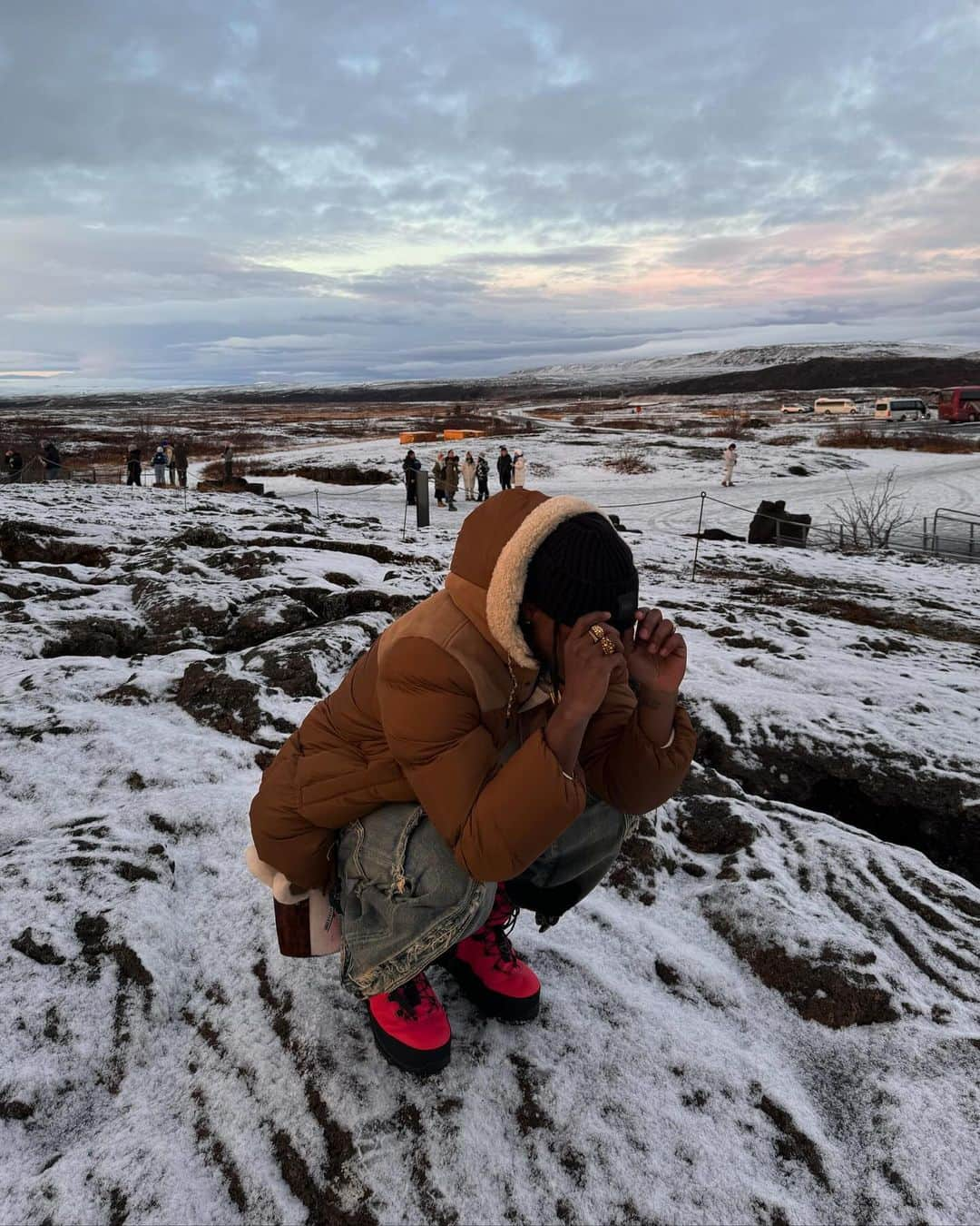 アグさんのインスタグラム写真 - (アグInstagram)「UGG vs the tundra 1-0」12月1日 7時57分 - ugg