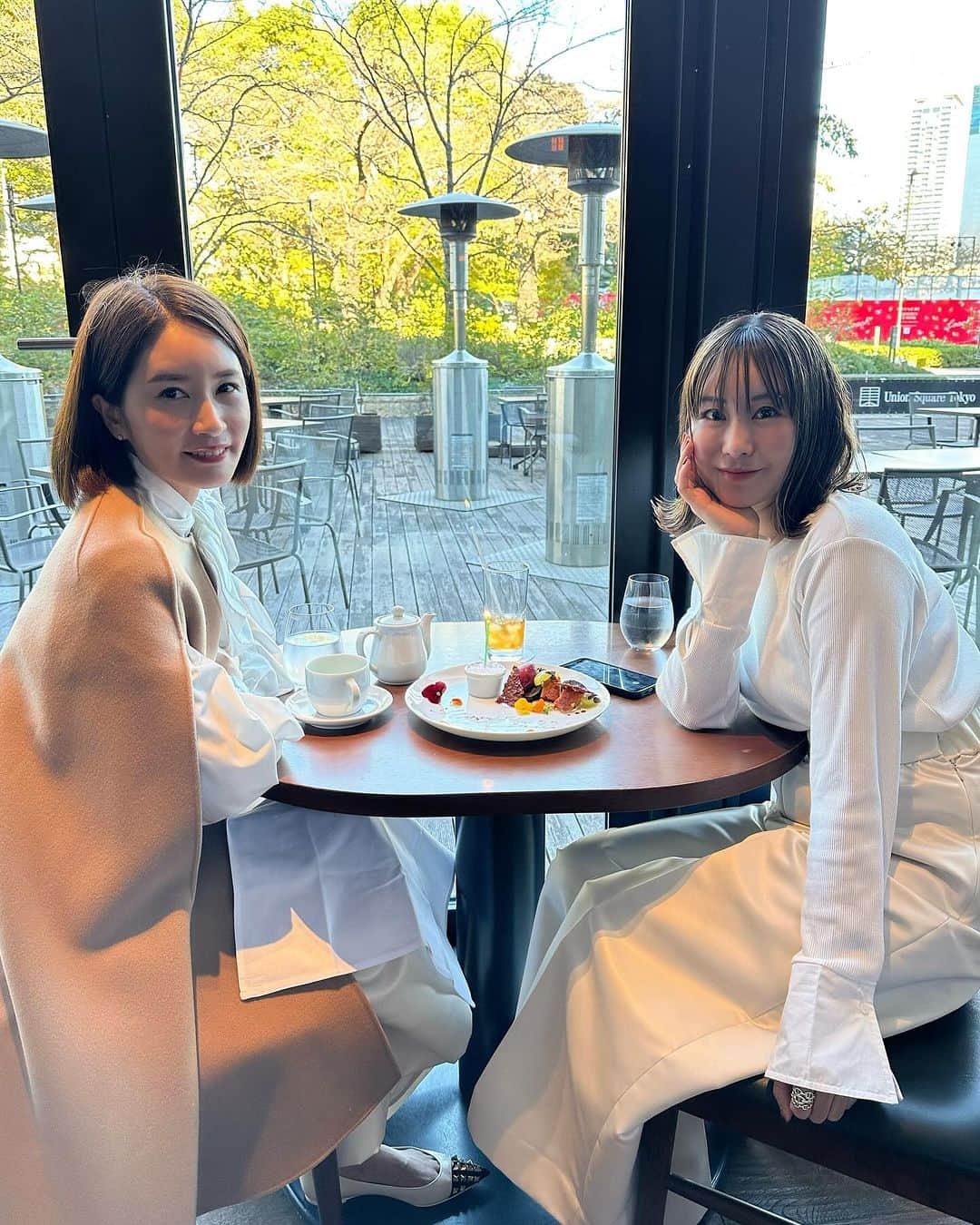 KAORI.OMURA 大村香織さんのインスタグラム写真 - (KAORI.OMURA 大村香織Instagram)「🥗を食べに行ったのに 2人して違うものを頼んだ日  いつもの選択と違う事をしてみて 気付く事色々。笑  次回は私達は何を頼むでしょうか？😆  @rococo39 今年もお祝いありがとう😆♡  #お誕生日会 #45歳#マイルーティン」12月1日 8時10分 - kaori.omura