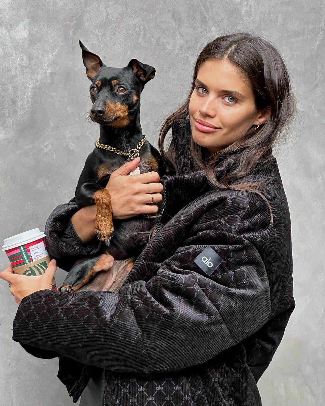 サラ・サンパイオさんのインスタグラム写真 - (サラ・サンパイオInstagram)「Dogs, cappuccinos and @alo」12月1日 8時20分 - sarasampaio