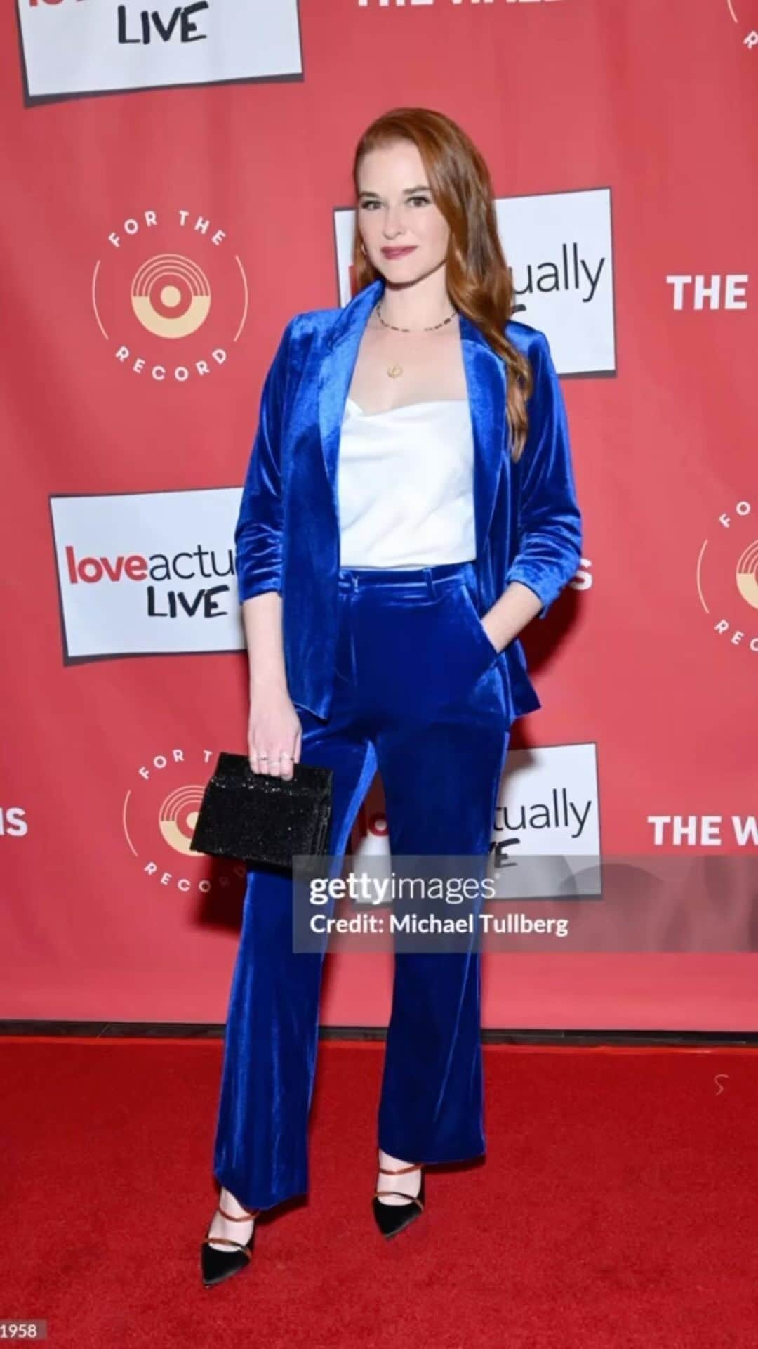 サラ・ドリューのインスタグラム：「Had such a blast last night with my hubby and dearest @hallmarkchannel fam at the premiere of #loveactuallylive . You guys- if you’re in LA, you MUST see this! I laughed and cried and got chills! It was amazing and absolutely a new Christmas tradition for me! @ftrlive @thewallisbh #ftrlive #thewallis #loveactuallylive  I styled and glammed myself last night!   Suit: @vicidolls  Cami: @aliceandolivia  Shoes: @malonesouliers  Rings: @sterlingforever Necklaces: @aweinspired  Clutch: @tylerellisofficial  Mu: i used the contour collection from @ogee … LOVE」