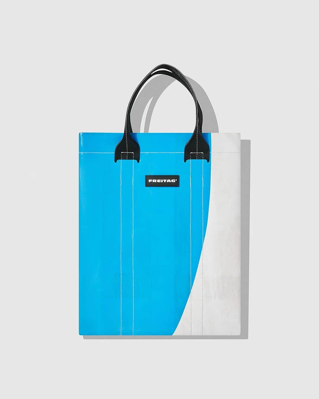 DOVER STREET MARKET GINZAのインスタグラム：「COMME des GARÇONS “Holiday with FREITAG” launches today 1st December at Dover Street Market Ginza 4F. @commedesgarcons  @freitaglab  @doverstreetmarketginza  #doverstreetmarketginza  #commedesgarcons」