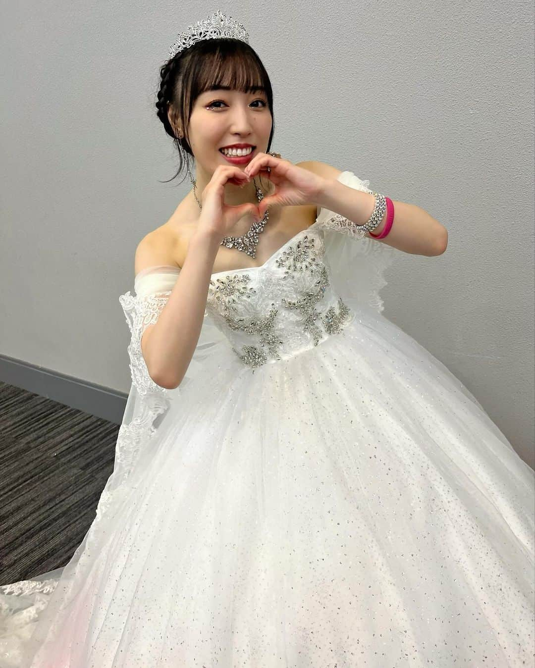 道重さゆみさんのインスタグラム写真 - (道重さゆみInstagram)「ふくちゃん💕 卒業おめでとう！！ 本当に本当に綺麗でした✨  #譜久村聖🫶 #好きだな君が 28日に一緒にまた歌えて嬉しかった🩷ありがとう❤️」12月1日 9時08分 - sayumimichishige0713