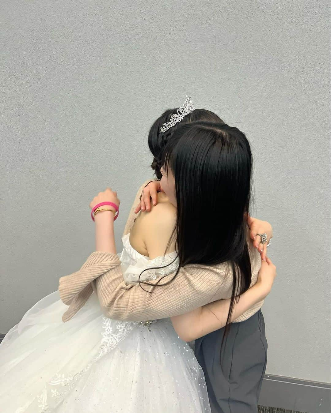 道重さゆみさんのインスタグラム写真 - (道重さゆみInstagram)「ふくちゃん💕 卒業おめでとう！！ 本当に本当に綺麗でした✨  #譜久村聖🫶 #好きだな君が 28日に一緒にまた歌えて嬉しかった🩷ありがとう❤️」12月1日 9時08分 - sayumimichishige0713