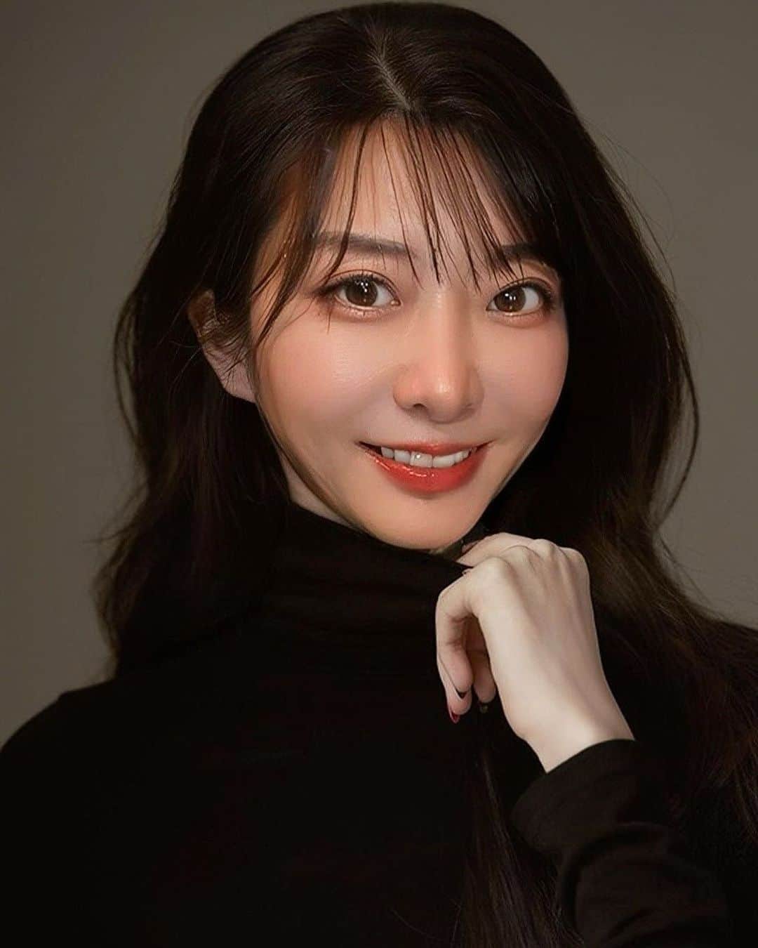 高村凛のインスタグラム：「今日から12月ですね✨  師走で忙しいけど、お勉強とお仕事頑張りましょう✨🎄  #12月 #年末年始 #aiart」