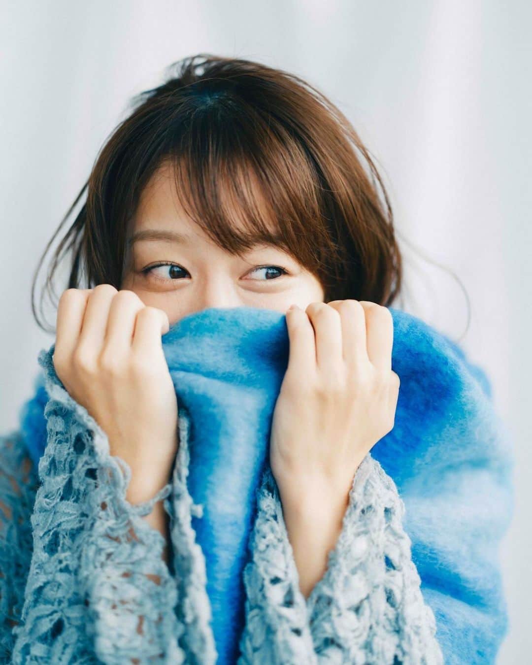 太田奈緒のインスタグラム：「#december   12月はじまり。 11月もありがとう☺︎  温かくして体調には気をつけようね🎅🏻🎄  #2023卓上カレンダー」