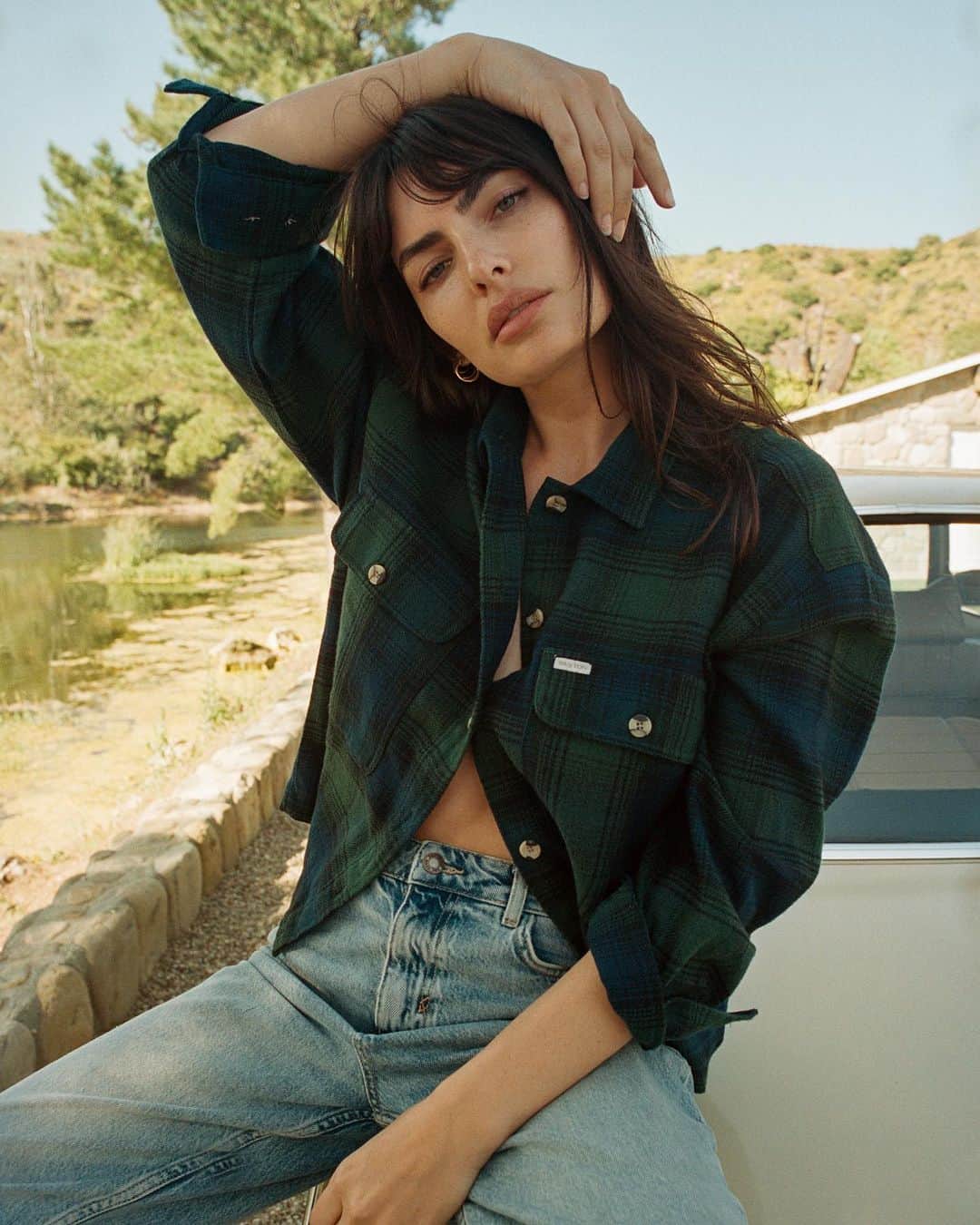 ブリクストンのインスタグラム：「Casually cool. @luvalyssamiller in the Bowery Flannel.」