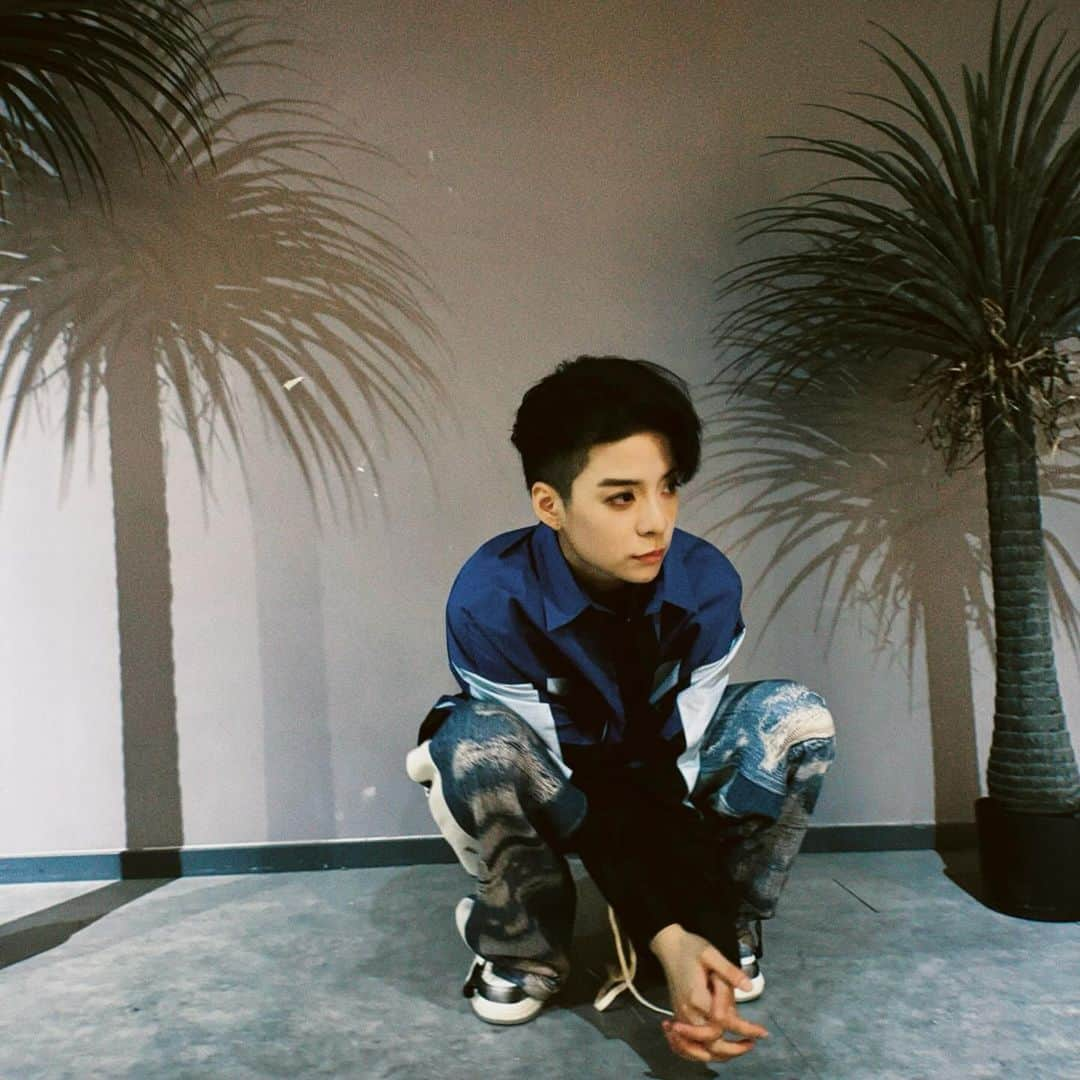 アンバー さんのインスタグラム写真 - (アンバー Instagram)「JOIN THE SQUAT SQUAD 💭 HAVE YOU DONE YOUR SQUATS TODAY?! 👊」12月1日 10時02分 - amberliu