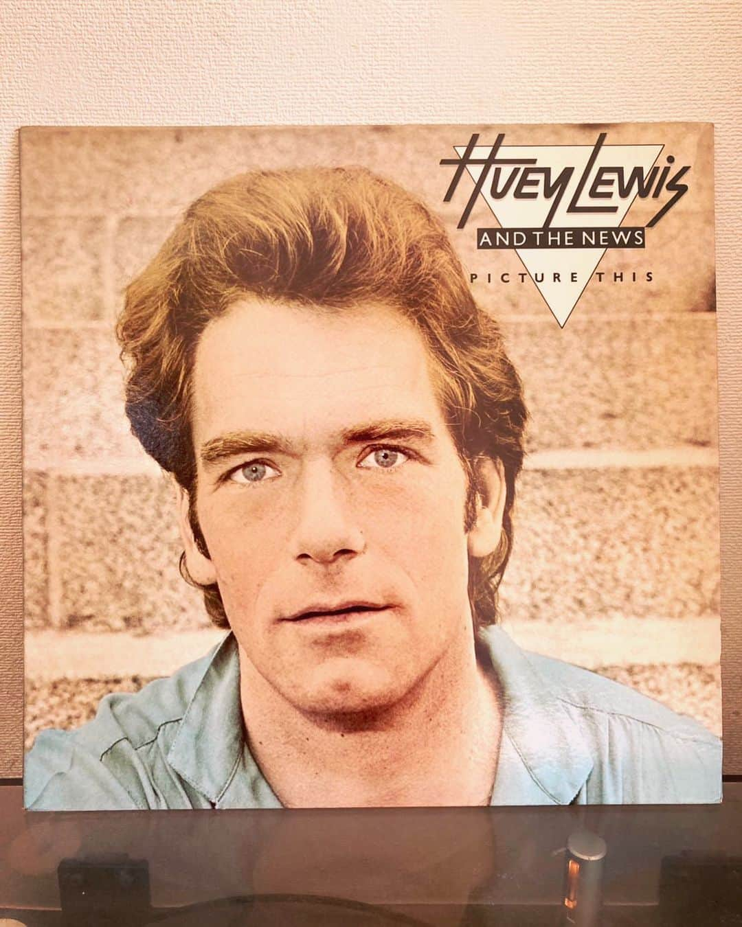 林幸治のインスタグラム：「Huey Lewis And The News – Picture This  I like records.  #vinyl #vinylcollection #vinylcommunity #vinylcollector #vinylrecords #vinyljunkie #hueylewisandthenews #1982 #usoriginal #nowplaying」