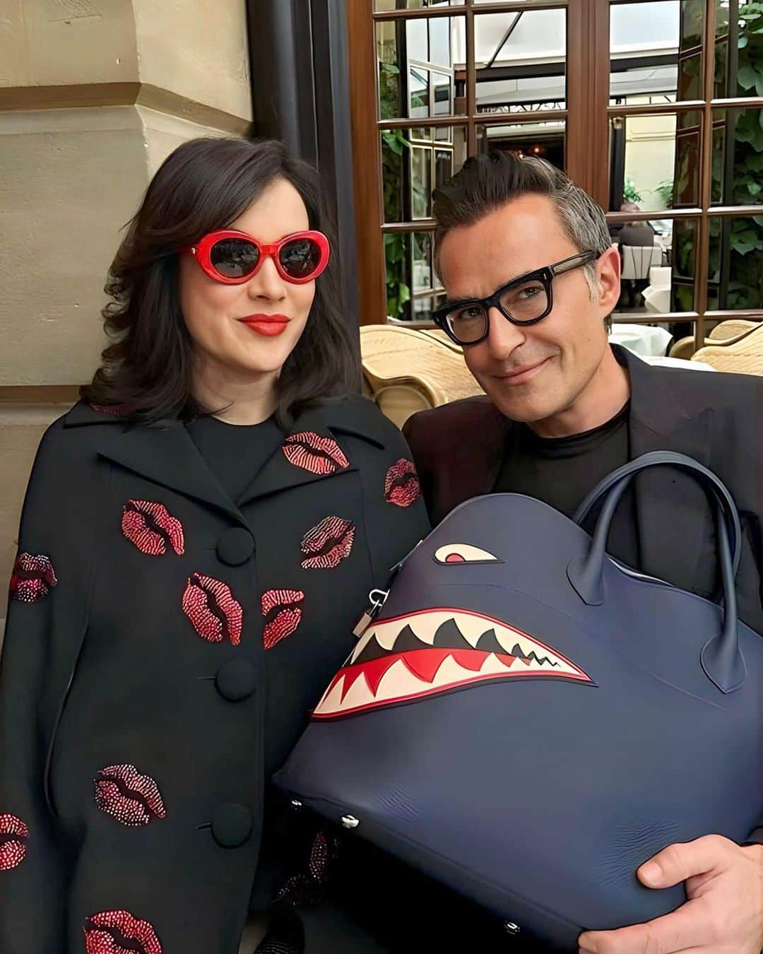 のインスタグラム：「Cameron and I had a lovely lunch at @hotelcostes with the wonderfully erudite @michaelcostefr 🍷🍷🍷」