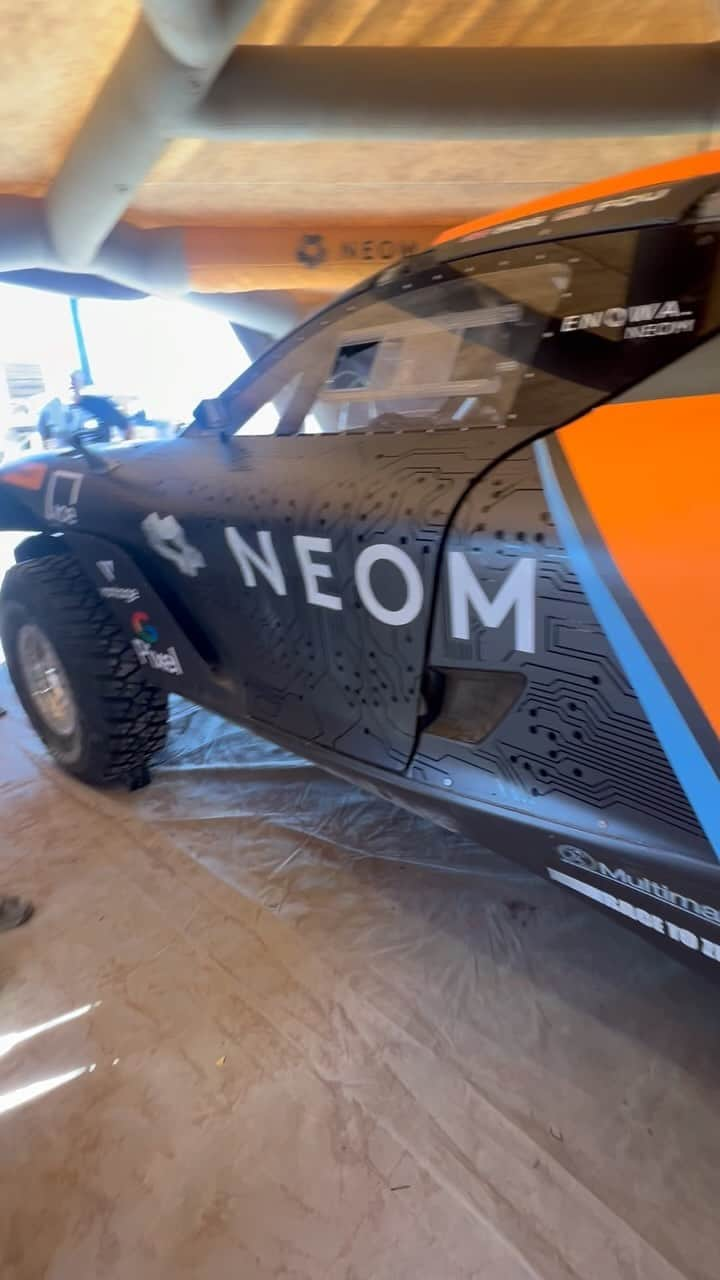 タナー・フォウストのインスタグラム：「Hitting the track tomorrow!! Let’s go Chile! @mclarenxe @extremeelive @discoverneom」