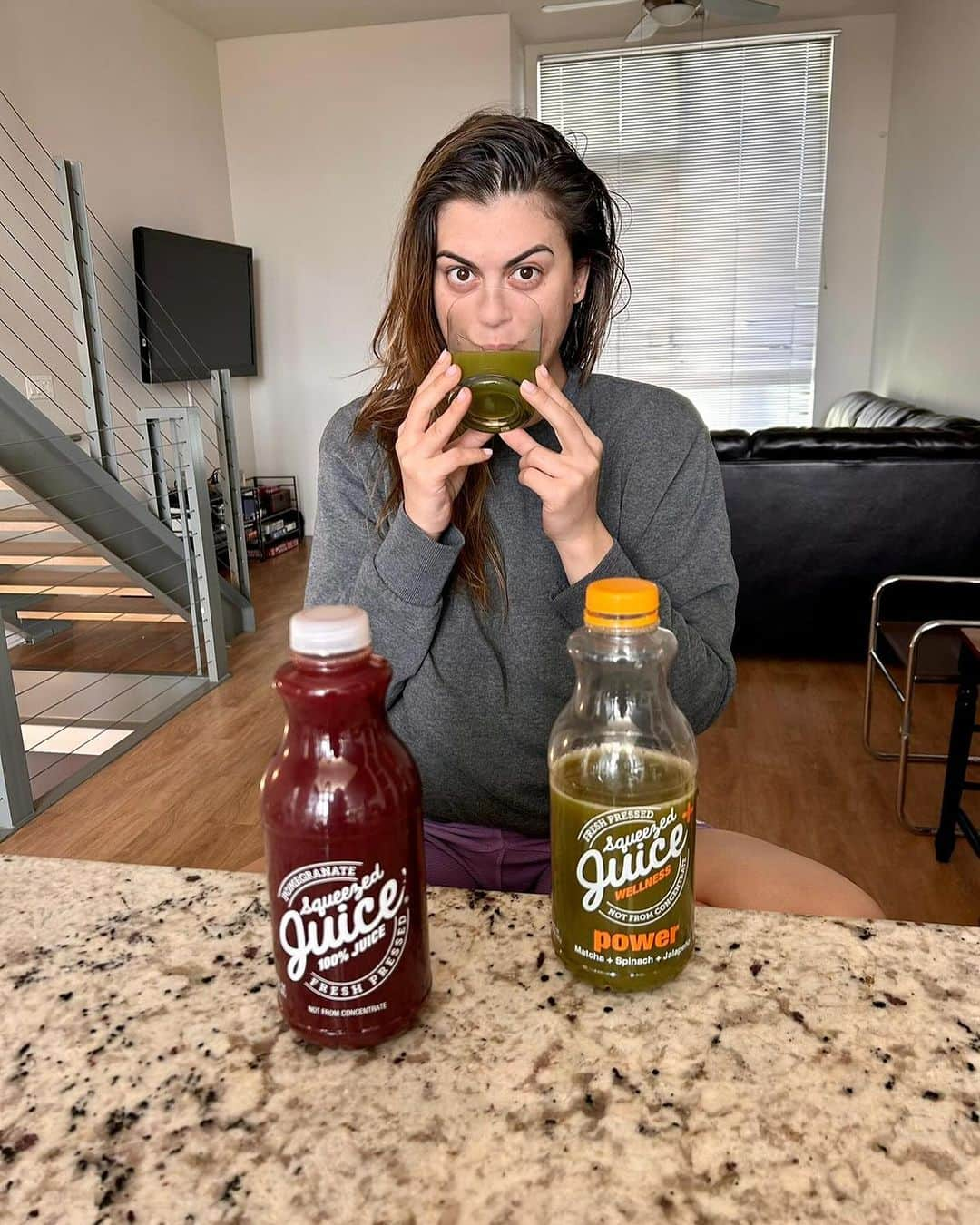 リンゼイ・ショウさんのインスタグラム写真 - (リンゼイ・ショウInstagram)「🚨Squeezed Juice Giveaway 🚨  Best way to start my day is with a delicious glass of nutrients! Gives my brain the best chance at a good day. Squeezed Juice is pure squeezed juice from fresh fruit, no additives or preservatives, never from concentrate. 😋 Give yourself a little squeeze!   Giveaway Details:  -Follow @thesqueezedjuice  -Comment on this post  -Tag Friends for extra entries   Giveaway ends Thursday, Dec 7.   GET SQUEEZED. 🍊」12月1日 10時14分 - ladymshawsters