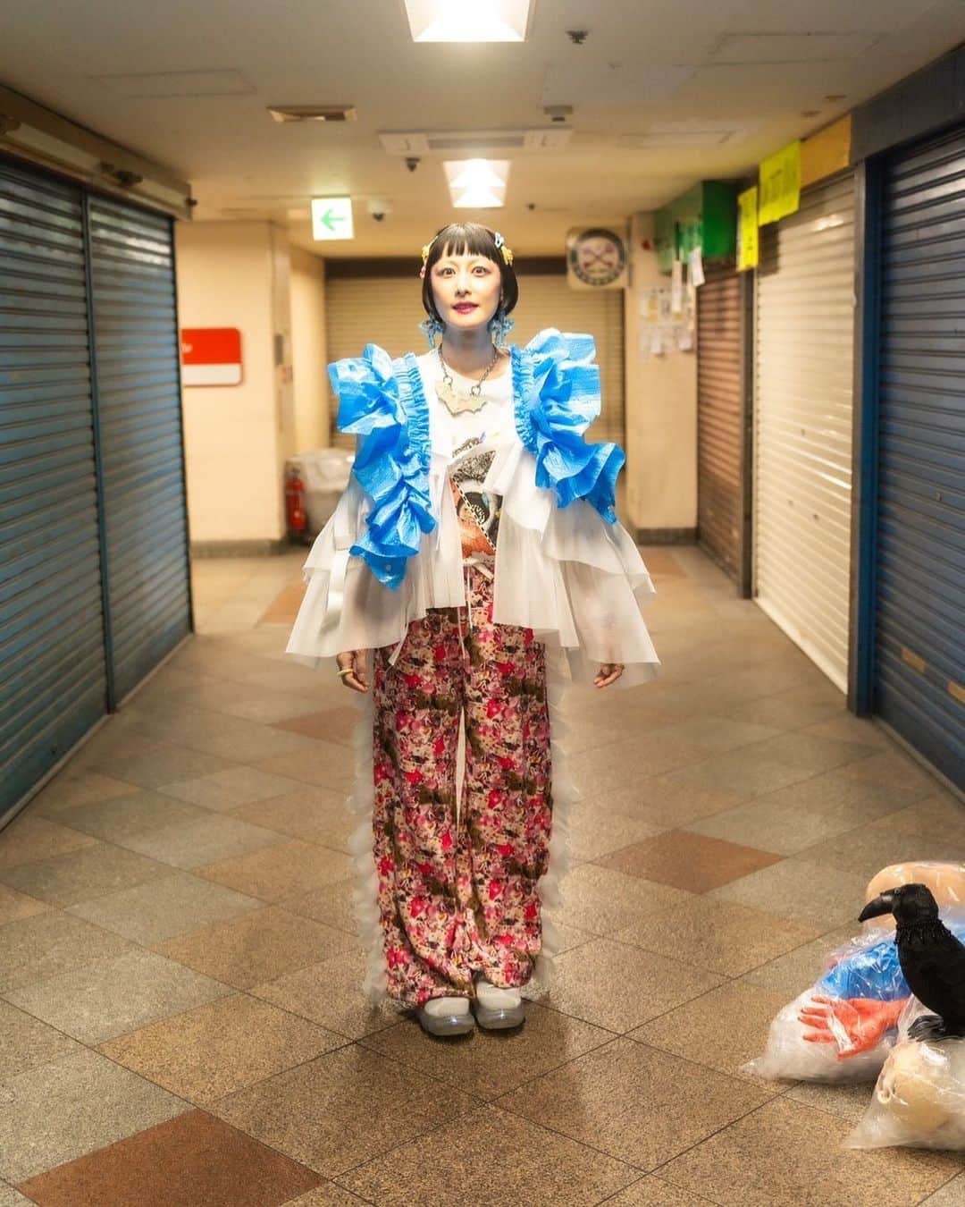 鳥居みゆきのインスタグラム：「中野ブロードウェイ、長野、名古屋予約会たくさんのご来店、ご予約ありがとうございました✂︎  そんでもっかい東京復活なんだー！ 今日12/1から12/3まで オンラインストアも12/3までですので！  ToriM(トリム) 芸人・作家・女優の鳥居みゆき+ pays des fées(ペイデフェ)デザイナー朝藤りむによるファッションブランド。ブランド名は"2 人の名前のアナグラム"と"切り取る"のダブルミーン。2 人の自由な発想を気ままに服にします。   1st Collection  [Trash] 予約会  全アイテムご覧いただけます。店頭でご試着可能です。 今コレクションは全て受注生産の予定です。  オンライン予約 日程：受付中〜12月３日(日)まで @paysdesfees_nakano_broadway ペイデフェアカウントのプロフィールからオンライン予約ページリンクへ飛べます。  東京第二弾 中野pays des fées @paysdesfees_nakano_broadway  日程：12月1日(金)〜３(日) 営業時間:12:00〜17:00 場所:中野区中野 5-52-15 中野ブロードウェイ 4 階  問) info@pays-des-fees.com」