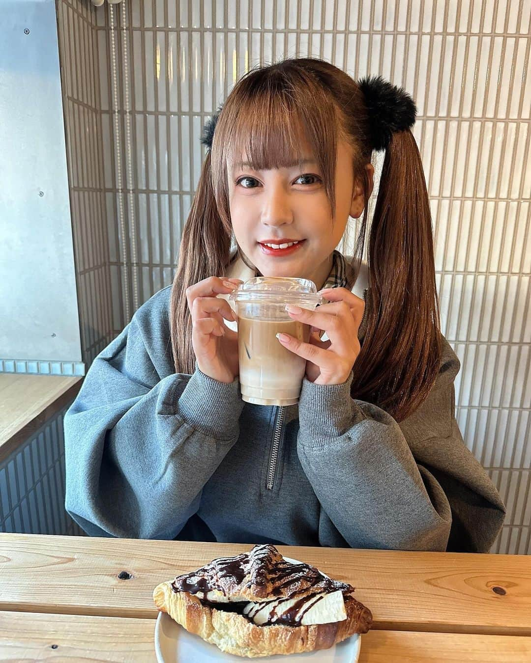 夕美しおんのインスタグラム：「彼女とカフェデートに使っていいよ。」