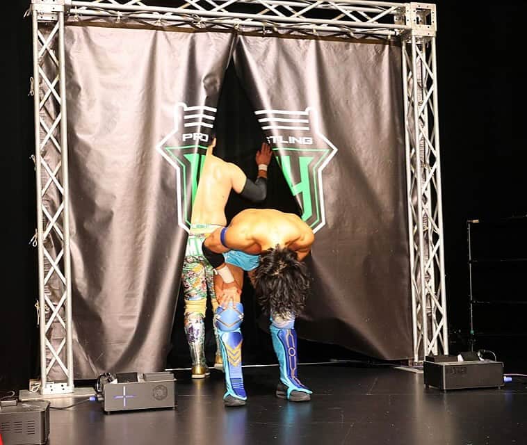 吉岡世起のインスタグラム：「プロレスリング・ノア退団について  先日のフィジークをはじめリング内外で新たにチャレンジしてみたいことが増え、悩みましたが 「一度きりの人生」 年齢的にも挑戦できる期間は限られている為、今回決断するに至りました。  NOAHでフルタイムでの活動が難しくなると判断し、退団の意向を会社に伝えたところ快く送り出して頂きました。 自分の我儘を聞いてもらった会社には感謝しかありません。  NOAHに参戦し約3年半 とても良い出会いに恵まれました。 選手、スタッフ、関係者ならびにファンの皆様には厚く御礼申し上げます。  挨拶がこの様な形になり申し訳ありません。 ですがプロレス業界は何が起こるか分からない楽しさもあります。 またどこかでお会いしましょう！  これからもプロレスリング・ノアへの応援 そして吉岡世起への応援もよろしくお願いいたします！ #noah_ghc #感謝」