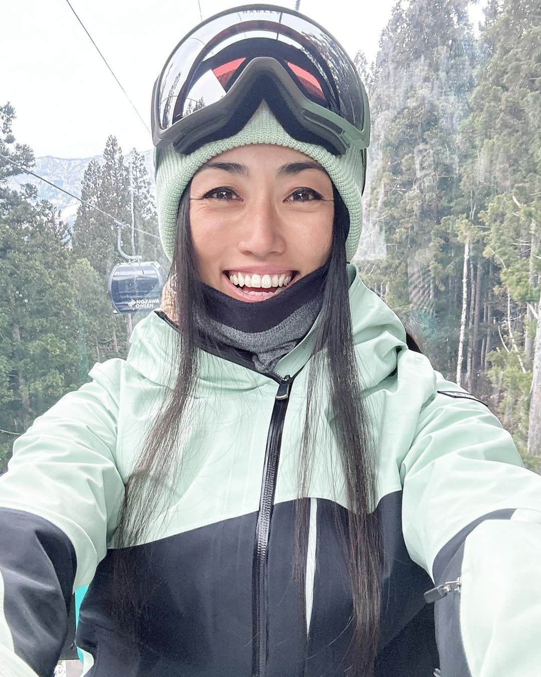 三星マナミさんのインスタグラム写真 - (三星マナミInstagram)「野沢温泉スキー場  🏔️⛷️❄️ 野沢温泉スキー場 @nozawaski がオープン🎉  どんな状況なのかっ？！ と、様子をみに山に上がってきました🩵  #日本 #長野 #野沢温泉村 #野沢温泉スキー場 #オープン #スキー #シーズンイン #スキー女子 #スノーリゾート #japan #japow #nozawaonsen #nagano #ski #resort」12月1日 10時54分 - mana_uen00116