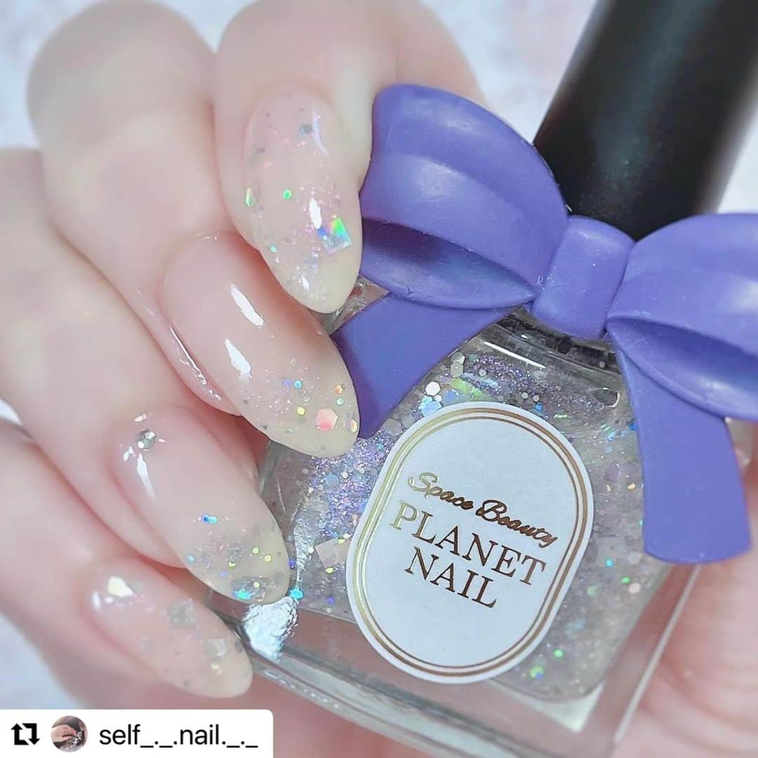 【PLANET NAIL（プラネット ネイル）】公式さんのインスタグラム写真 - (【PLANET NAIL（プラネット ネイル）】公式Instagram)「✰✰✰✰✰✰✰✰✰✰✰✰ PLANET Girl🪐 @self_._.nail._._ さま♡  新色ミルキーウェイの羅針盤を カレンちゃんが使うと名の如く なんて可憐な仕上がりになるんだろ🥺🩷  　___________________________  　　PLB37 ミルキーウェイの羅針盤 　___________________________  　@planet.jp の新色ポリッシュ🤍  　ホワイトベースに、偏光のピンクパープルラメや  　オーロラのホロがたくさん入っていて  　とっっってもかわいい❕🤍 　　　　　 　 　ミルキーウェイってだけあって天の川のような  　ロマンチックで上品な綺麗さ🌌♡  　　　　　 　ベースは乳白色にして、ラメを目立たせてみました🤍  　全面ラメでも、グラデーションでもどっちも可愛い❕🥂 　　　　　 　　　　　 　これからの時期にもぴったりすぎる、、、🎄♡  　　　　　 　　　　　 　動画もみてくれたかな、、、❔かわいすぎてトキメキがとまらない😮‍💨💓  　 　はやく実物見て欲しいな🥹💭 　　　　　  　11/20からロフトで先行発売です🥂✨  　ぜひチェックしてみてね☑️⭐️ 　　　　　  　　　　　  #planetnail #planetgirl #プラネットネイル #プラネットガール2023 #planet_jp #ミルキーウェイの羅針盤 #ラメネイル部 #ラメネイル #グラデーション#ホワイトネイル #selfnail #selfnails  #nailart #naildesign #instanails #nailstagram #polish #polishnail #nailpolish #セルフネイル #ポリッシュネイル #ネイルポリッシュ #ポリッシュ #マニキュア #手元クラブ #冬ネイル #乳白色ネイル #ちゅるんネイル #winternail」12月1日 10時58分 - planet.jp