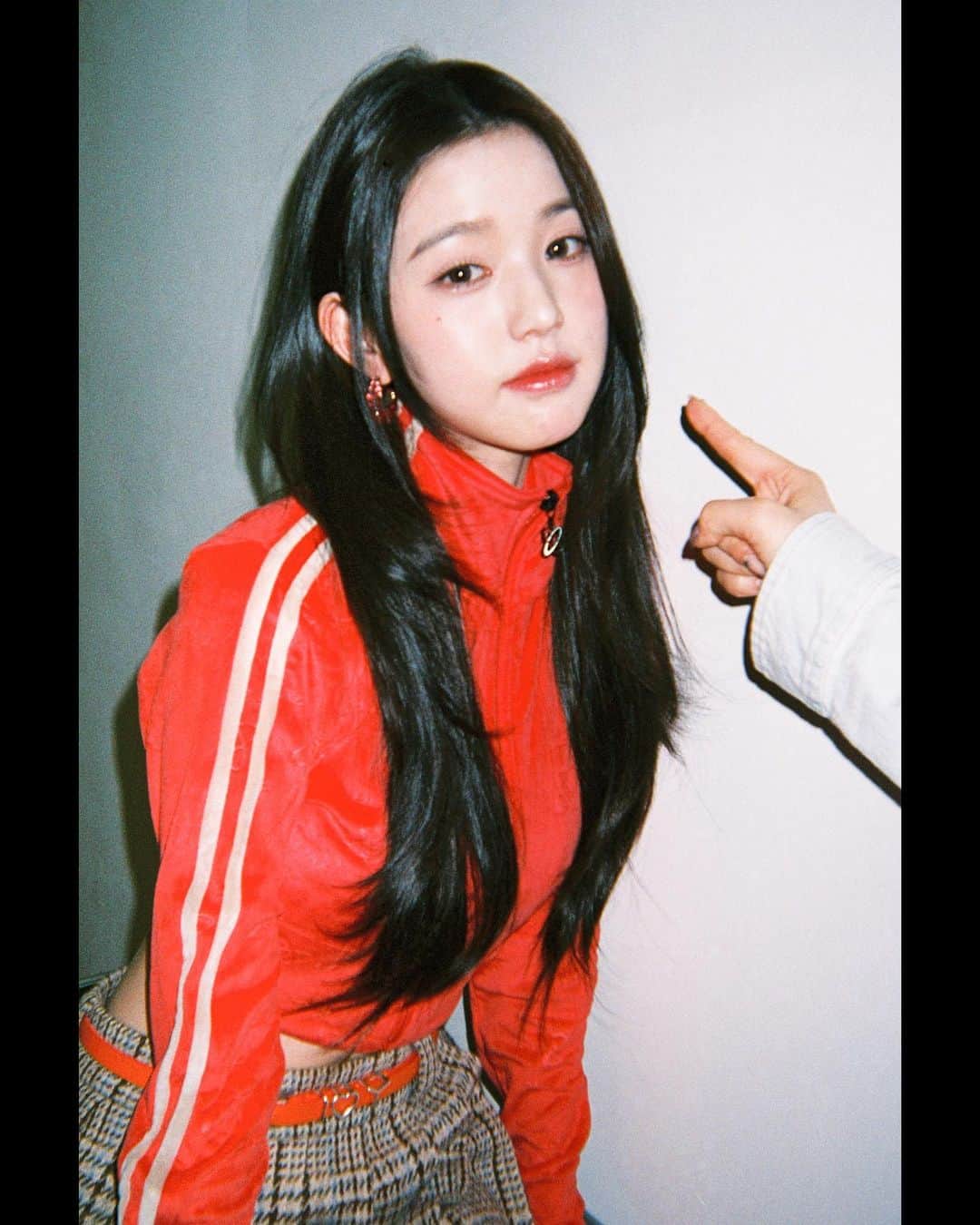 IVEさんのインスタグラム写真 - (IVEInstagram)「📸 HAPPY IVE DAY  <I've IVE>  BEHIND FILM 🎞  JANGWONYOUNG  #IVE #아이브 #アイヴ #JANGWONYOUNG #장원영 #ジャンウォニョン #ウォニョン #HappyIVEday #IVE_2nd_Anniversary #우리의_DECEMBER_영원히_EVER ⭐」12月1日 11時11分 - ivestarship