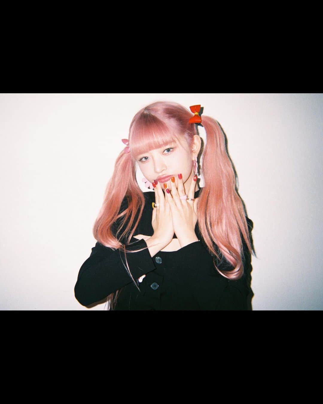 IVEのインスタグラム：「📸 HAPPY IVE DAY  <I've IVE>  BEHIND FILM 🎞  REI  #IVE #아이브 #アイヴ #REI #레이 #レイ #HappyIVEday #IVE_2nd_Anniversary #우리의_DECEMBER_영원히_EVER ⭐」
