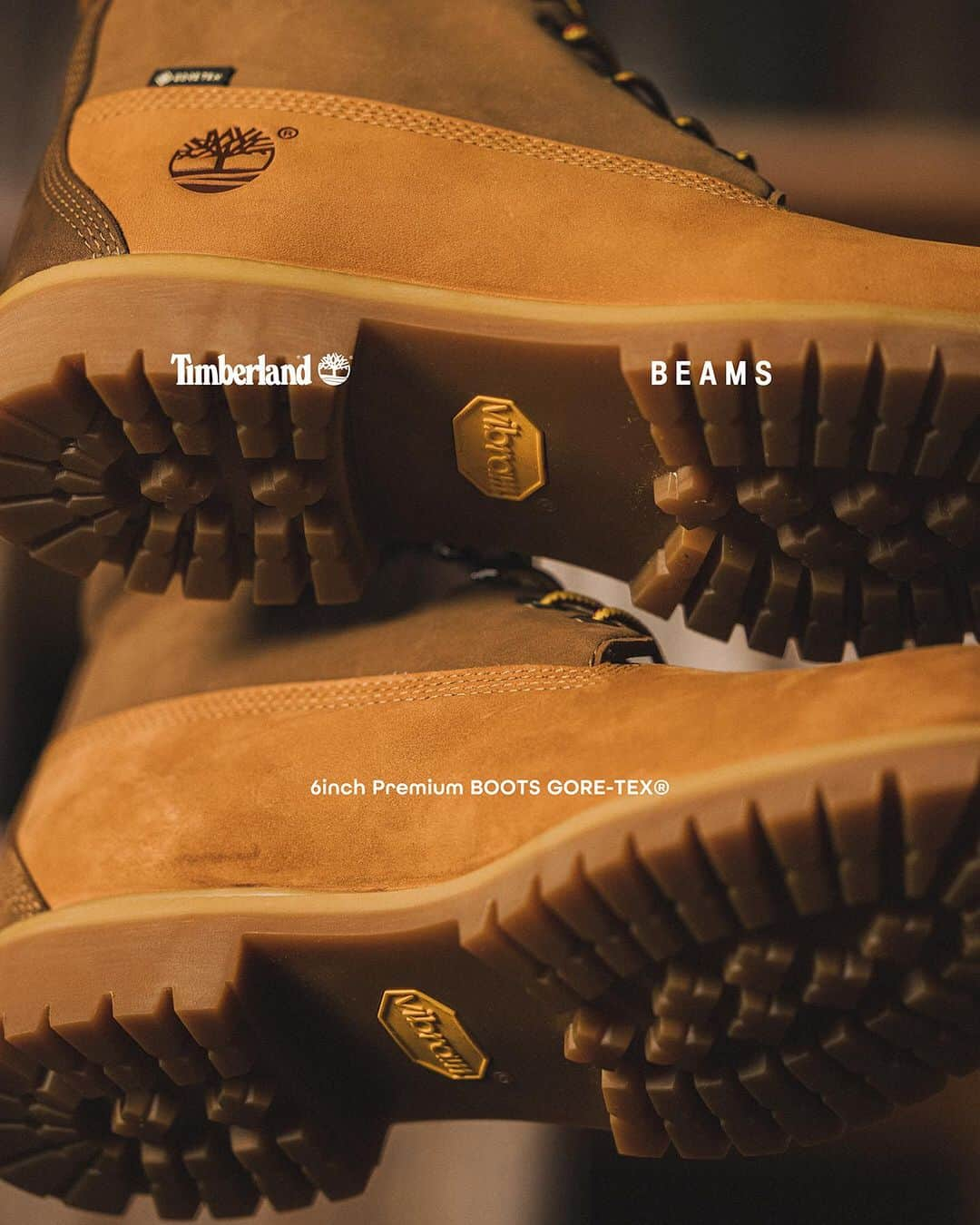 BEAMS MENさんのインスタグラム写真 - (BEAMS MENInstagram)「… Timberland × BEAMS 『6 inch Premium Boots Vibram GORE-TEX®︎』 12/9(Sat.) Release  〈Timberland〉のアイコンであり、誕生から50年を迎えた『6インチブーツ』を別注仕様にアップデートしました。 アニバーサリーイヤーの師走を彩る本アイテムは、アッパーに〈BEAMS〉らしいクレイジーなカラーリングのヌバックを採用。象徴的なウィートカラーをベースにトーンを合わせたクレイジーパターンの配色は、ブランドのオリジナルに敬意を払いつつ、上品かつ柔らかな表情に。また『ビブラムソール』や『GORE-TEX®︎』を搭載するなど、タウンからアウトドアまで、機能面でも一層の活躍を期待できる一足となりました。 インソールとストラップにあしらわれた両社のブランドロゴも、別注の特別感を演出しています。  【販売店舗】 ビームス 原宿 全国の〈BEAMS〉レーベル取扱店舗 ※一部店舗を除く ビームス公式オンラインショップ ティンバーランド ブティック トウキョウ(12/15より)  . Locatin_ @kadokawa_culture_museum  Styling & Direction_ @kondotomomichi Director of photography_ @yuukioono  Drone operator_ @dadakoro  Hair styling_ @tatsuyasuzuki_ . @timberland @timberland_jpn @beams_official @beams_mens_casual #timberland #beams」12月1日 11時05分 - beams_mens_casual