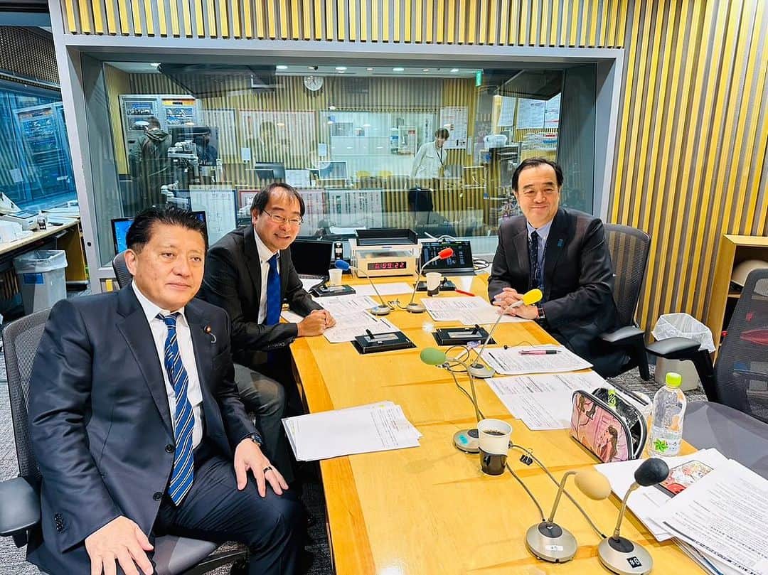 平井卓也のインスタグラム：「今朝は7:00〜ニッポン放送の『飯田浩司のOK! Cozy up!』に出演しました。AI、前原新党、派閥パーティ、岸田政権の覚悟など。以下のポッドキャスト（25:30頃から）やラジコ等でもお聞きいただけます。  https://music.amazon.co.jp/podcasts/4dc12861-6e25-4d7a-a611-cfa0e9cf3c9a/episodes/e3d33211-5fc9-4b81-bf45-1bedc1c613a1/%E9%A3%AF%E7%94%B0%E6%B5%A9%E5%8F%B8%E3%81%AEok-cozy-up%EF%BC%81-podcast-2023%E5%B9%B412%E6%9C%881%E6%97%A5%EF%BC%88%E9%87%91%EF%BC%89%E3%82%B3%E3%83%A1%E3%83%B3%E3%83%86%E3%83%BC%E3%82%BF%E3%83%BC%EF%BC%9A%E5%AE%AE%E5%AE%B6%E9%82%A6%E5%BD%A6」