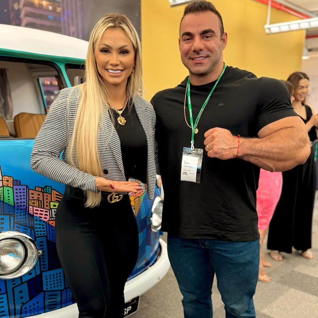 Vivi Winklerさんのインスタグラム写真 - (Vivi WinklerInstagram)「Um dia com muitas conexões #ToNaMeta ✨ Obg amigo @well pelo apoio incrível , vc sempre abrindo portas e portas na minha carreira 🙏🏻 gratidão」12月1日 11時14分 - viviwinkler