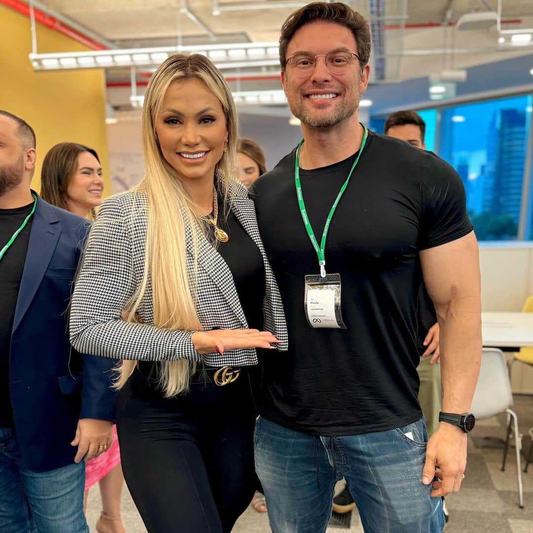Vivi Winklerさんのインスタグラム写真 - (Vivi WinklerInstagram)「Um dia com muitas conexões #ToNaMeta ✨ Obg amigo @well pelo apoio incrível , vc sempre abrindo portas e portas na minha carreira 🙏🏻 gratidão」12月1日 11時14分 - viviwinkler