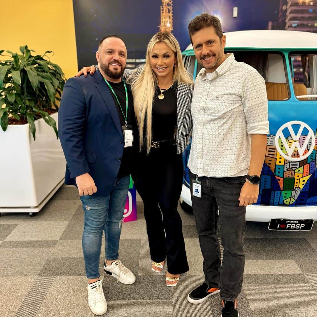 Vivi Winklerさんのインスタグラム写真 - (Vivi WinklerInstagram)「Um dia com muitas conexões #ToNaMeta ✨ Obg amigo @well pelo apoio incrível , vc sempre abrindo portas e portas na minha carreira 🙏🏻 gratidão」12月1日 11時14分 - viviwinkler