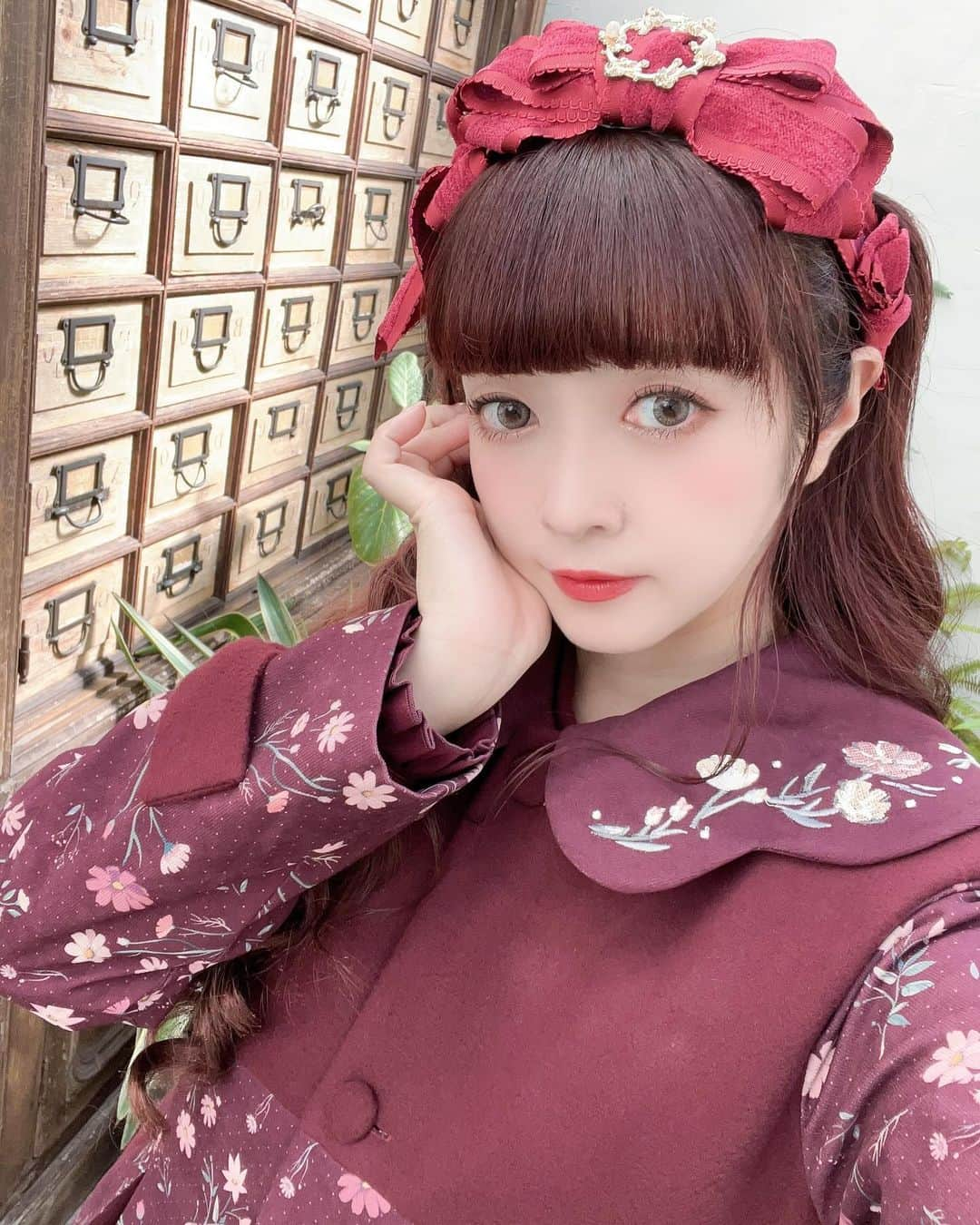 青木美沙子さんのインスタグラム写真 - (青木美沙子Instagram)「乙女ソーイングBOOK🧵🪡発売になりました♡ 今回も表紙をやらせて頂きました🎀  手作りでロリータファッションやカワイイファッションが作れちゃう夢がいっぱい詰まった1冊♡  皆様も是非是非、手に取ってください🫶 @btq_official」12月1日 11時22分 - misakoaoki