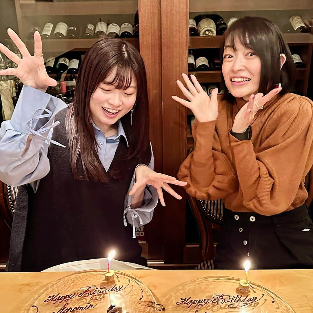 畑亜貴さんのインスタグラム写真 - (畑亜貴Instagram)「鈴木このみさんお誕生日おめでとう！マネージャーさんも今月お誕生日ということでみんなでランチに行ってきました。先日のバースデーライブの感想など伝えつつ、このみちゃんお姉さんになったなあと感動しきり。  心の片隅にずっと出会った頃の14歳のこのみちゃんがいるので、その飛躍ぶりが逞しく嬉しいです！  レストランに行くまでの、都会の紅葉も良い感じでした。」12月1日 11時25分 - akihata.jp