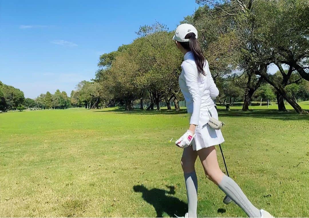 丹羽咲絵のインスタグラム：「. このコース、 めちゃくちゃ打ちやすかったなぁ。  そしてゴルフ最適季節、  過ぎ去るの早すぎないか？  #極寒と書いてゴッサムと読む #ゴルフ #ゴルフ女子  #逃げ場のないラウンド」