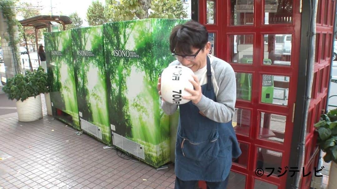 【公式】『ノンストップ！』さんのインスタグラム写真 - (【公式】『ノンストップ！』Instagram)「今週は生サイコロめがね飯🍚 今週のメガネ飯は、広尾に行ってきました🚉 食材は、チーズ、ナン、たまねぎ、ほうれん草、トマトでした🍅🧀  📖作り方📖 ①玉ねぎとトマトを切る。 ②フライパンにオリーブオイルと玉ねぎ、トマト、塩、ニンニク、生姜を入れて炒める。 ③別のフライパンにオリーブオイルとカレー粉、ナツメグ、鷹の爪を入れる。 ④③に②を入れて、電子レンジで20秒加熱したほうれん草を切って加える。 ⑤④にさらにカレー粉を加える。 ⑥ナンにバターを乗せてトースターで焼き、切ったチーズはアルミホイルに乗せて同じくトースターで焼く。 ⑦カレーの上に焼いたチーズを乗せる。  完成！🍛  みなさんも飯尾さんのレシピを参考に #👓飯　作ってみてください🎶 その他、今まで飯尾さんが作ったワリカツめしがレシピ本になって絶賛発売中でございます！ タイトルは【ずん・飯尾の開き直りごはん】 まだの方はチェックよろしくお願いします🫶🏻  #ノンストップ！ #サイコロメガネ飯 #サイコロ #👓飯 #サイコロで一旦切ると言いやすいらしいですよ！ #サイコロ #メガネ飯 #飯尾和樹」12月1日 11時32分 - nonstop.staff