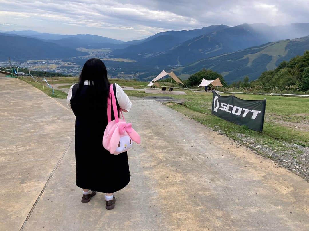 えみっくすさんのインスタグラム写真 - (えみっくすInstagram)「昨日、久しぶりにYouTubeにロング動画上げた🫶🏻今更9月に行った白馬旅行のVlog₍ᐢ.ˬ.ᐢ₎また行きたいな～❕ . YouTubeのロング動画、これからがんばるつもりではある૮₍´｡• ᵕ •｡`₎ა  #ぽっちゃりコーデ  #ぽっちゃり  #ぽっちゃり女子  #ぽっちゃりファッション  #ぽっちゃりさんと繋がりたい  #ぽっちゃり大人女子  #ぽっちゃりモデル  #ぽっちゃり女子と繋がりたい  #ぽっちゃりコーディネート  #プラスサイズ  #プラスサイズコーデ  #プラスサイズモデル  #プラスサイズファッション  #plussize  #plussizefashion  #plussizebeauty  #plussizemodel  #chubby  #curvy  #curvyfashion  #curvystyle  #bbw  #ミスiD2022  #白馬村  #白馬  #長野県  #長野県観光  #旅行  #旅行好きな人と繋がりたい  #白馬岩岳マウンテンリゾート」12月1日 22時30分 - emix_momoka