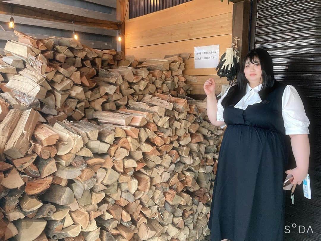 えみっくすさんのインスタグラム写真 - (えみっくすInstagram)「昨日、久しぶりにYouTubeにロング動画上げた🫶🏻今更9月に行った白馬旅行のVlog₍ᐢ.ˬ.ᐢ₎また行きたいな～❕ . YouTubeのロング動画、これからがんばるつもりではある૮₍´｡• ᵕ •｡`₎ა  #ぽっちゃりコーデ  #ぽっちゃり  #ぽっちゃり女子  #ぽっちゃりファッション  #ぽっちゃりさんと繋がりたい  #ぽっちゃり大人女子  #ぽっちゃりモデル  #ぽっちゃり女子と繋がりたい  #ぽっちゃりコーディネート  #プラスサイズ  #プラスサイズコーデ  #プラスサイズモデル  #プラスサイズファッション  #plussize  #plussizefashion  #plussizebeauty  #plussizemodel  #chubby  #curvy  #curvyfashion  #curvystyle  #bbw  #ミスiD2022  #白馬村  #白馬  #長野県  #長野県観光  #旅行  #旅行好きな人と繋がりたい  #白馬岩岳マウンテンリゾート」12月1日 22時30分 - emix_momoka