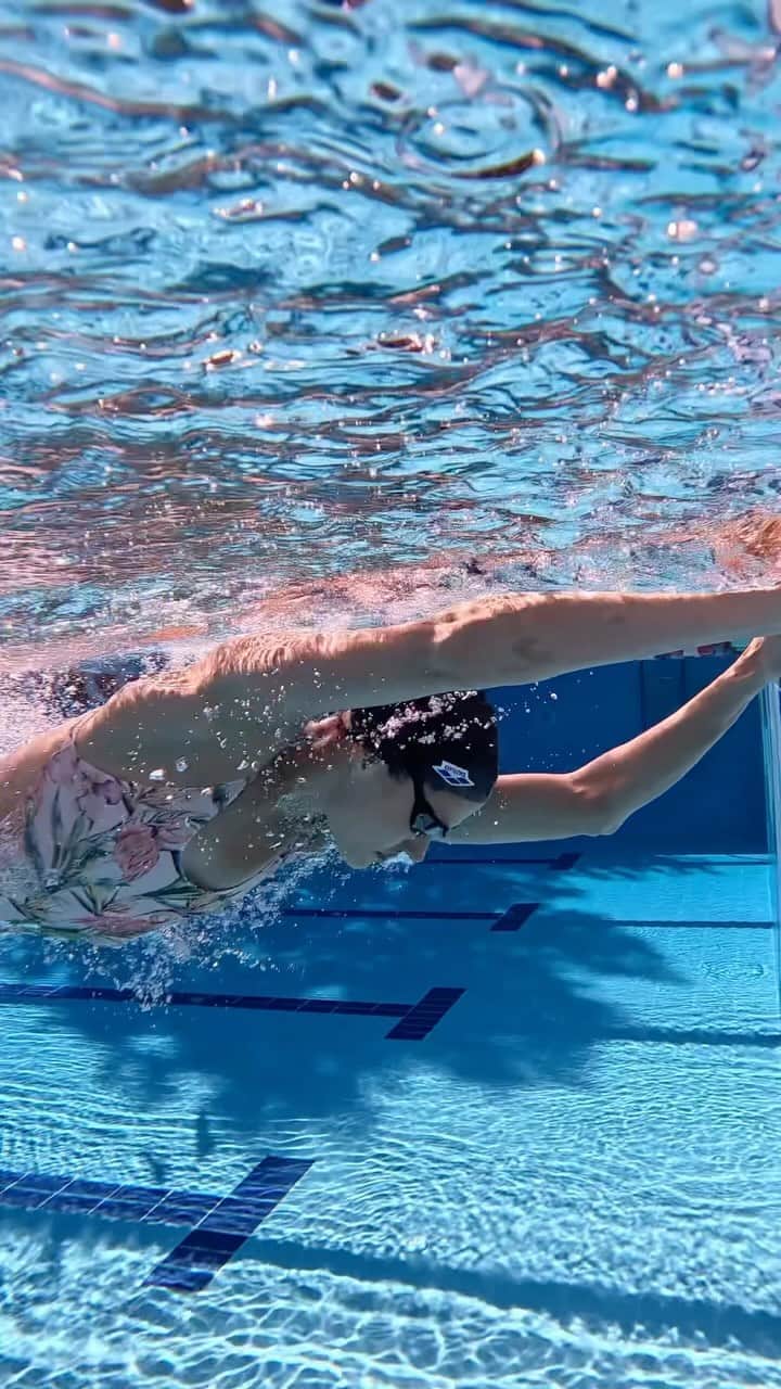 ズザンナ・ヤカボスのインスタグラム：「Fly turn  . . . #swimming #swimmer #flyturn #swimvideo #gopro #goprophotography #pooltime #athlete」