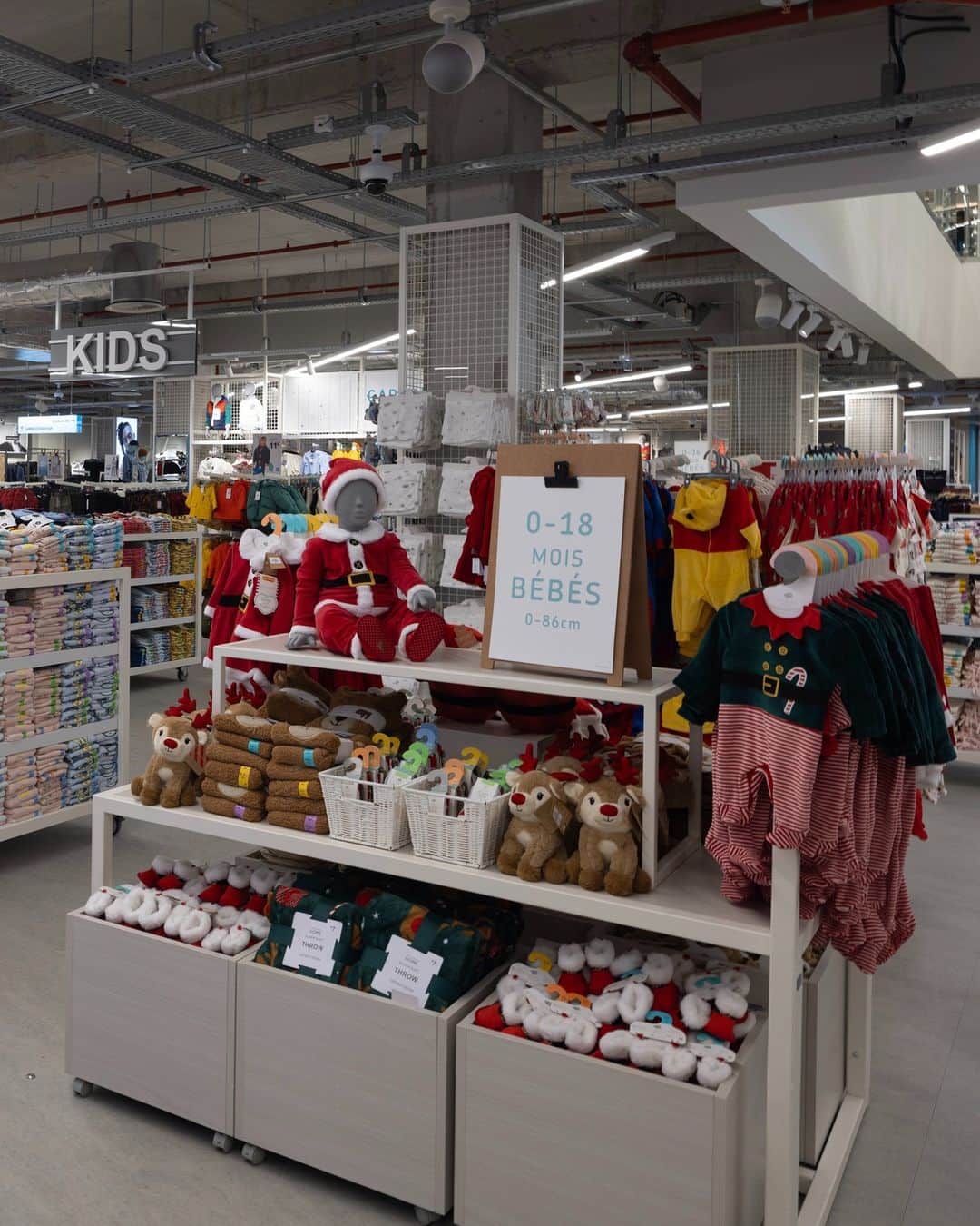 プリマークさんのインスタグラム写真 - (プリマークInstagram)「New store alert! 📍 Rouen, France  #Primark #NewStore」12月1日 21時00分 - primark